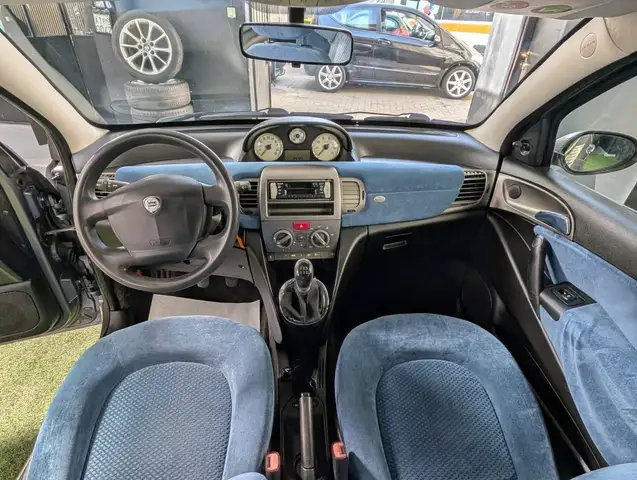 Lancia Ypsilon view 8