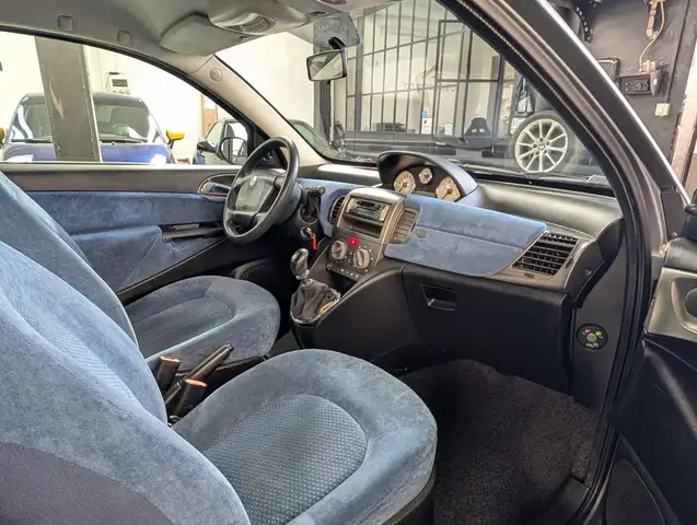 Lancia Ypsilon view 6