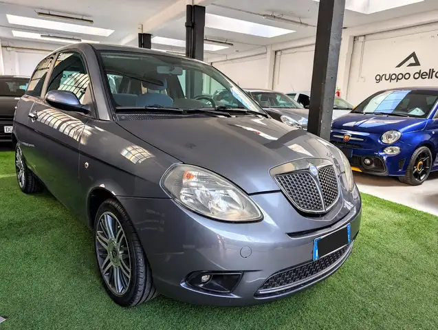 Lancia Ypsilon view 5