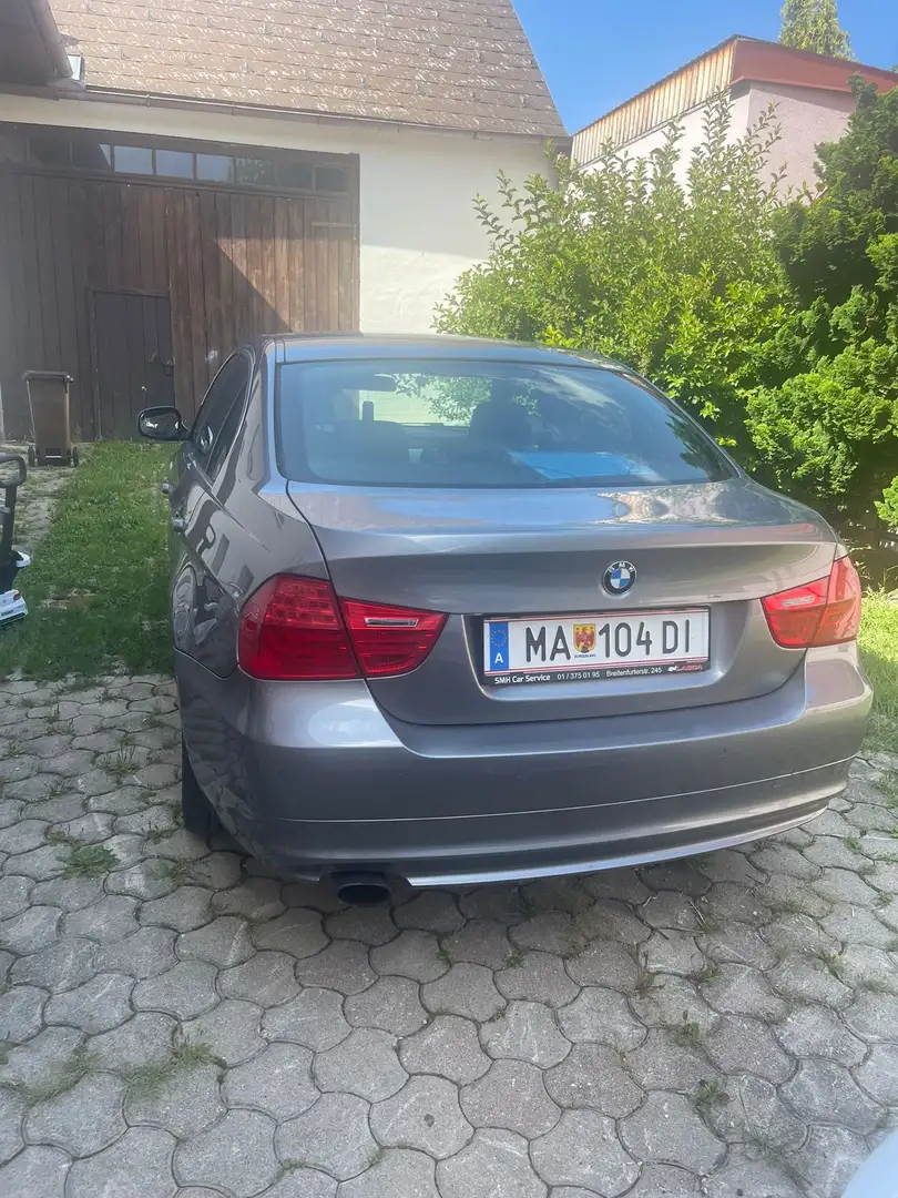 BMW 320 320i - 2