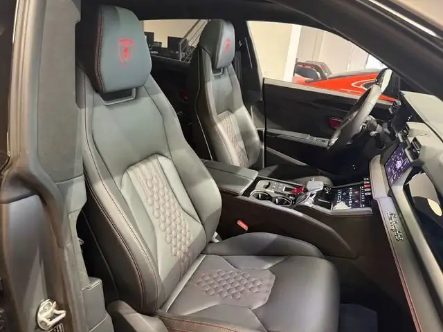 Lamborghini Urus view 10