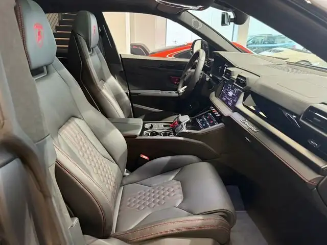 Lamborghini Urus view 8