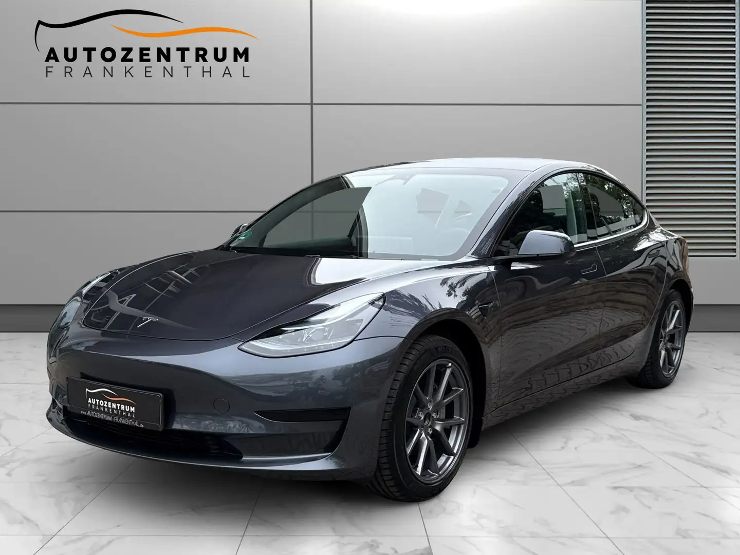 Tesla Model 3 Basis RWD AHK Gris - 1