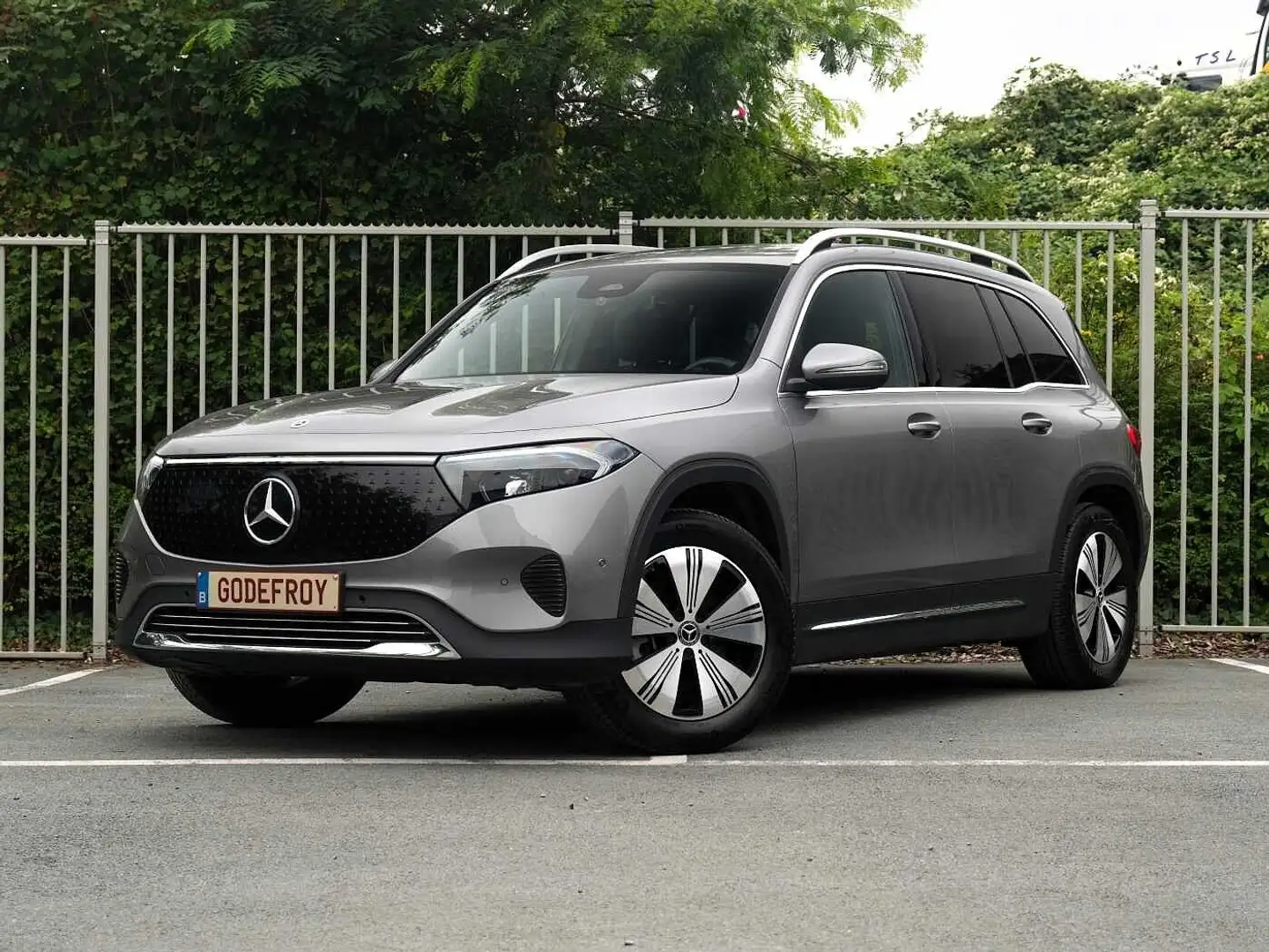Mercedes-Benz EQB 300 4MATIC Gris - 2