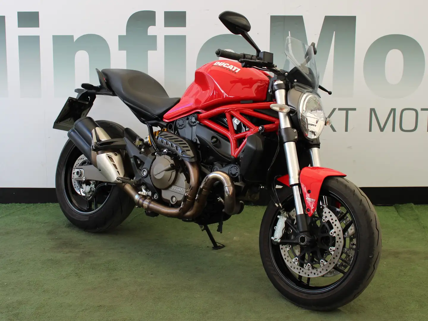 Ducati Monster 821 - 2