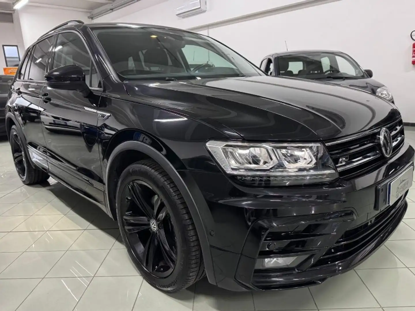Volkswagen Tiguan Tiguan 2.0 TDI SCR DSG R-LINE BlueMotion Nero - 2