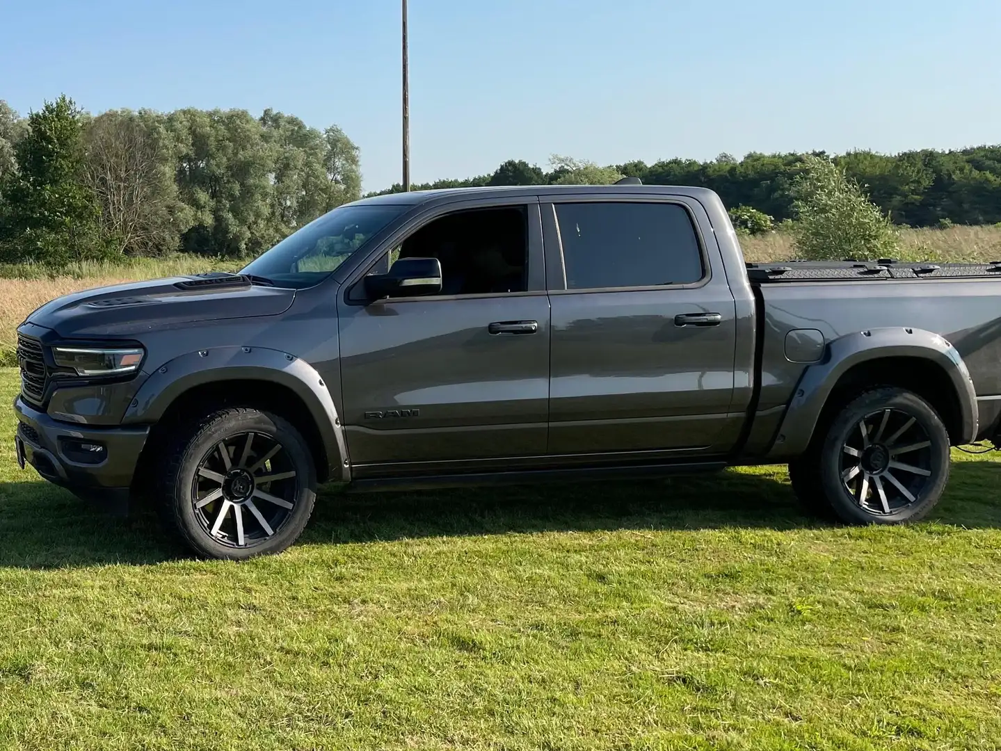 Dodge RAM Limited Gris - 2