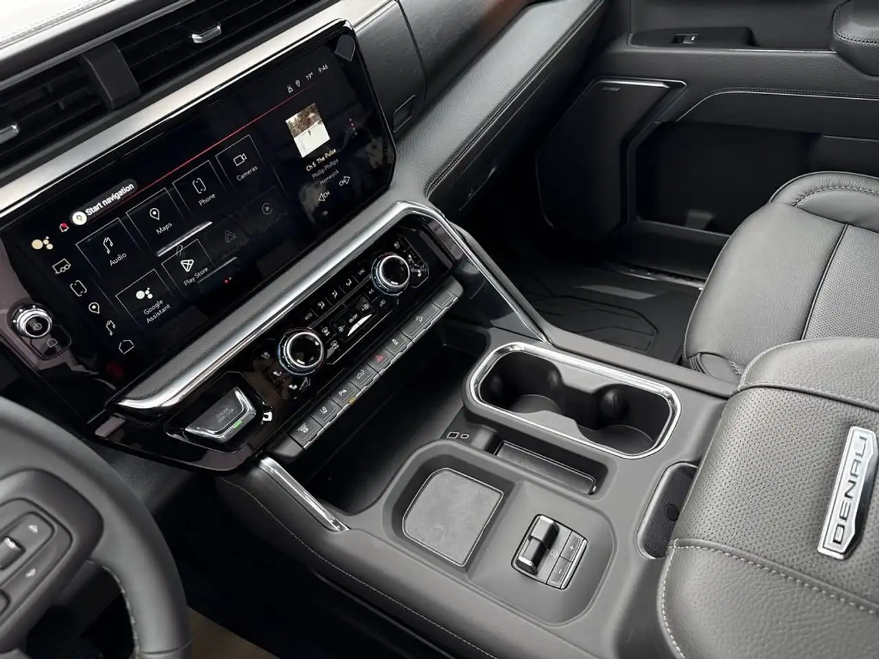 GMC Sierra 3500HD снимка GMC Sierra 3500HD