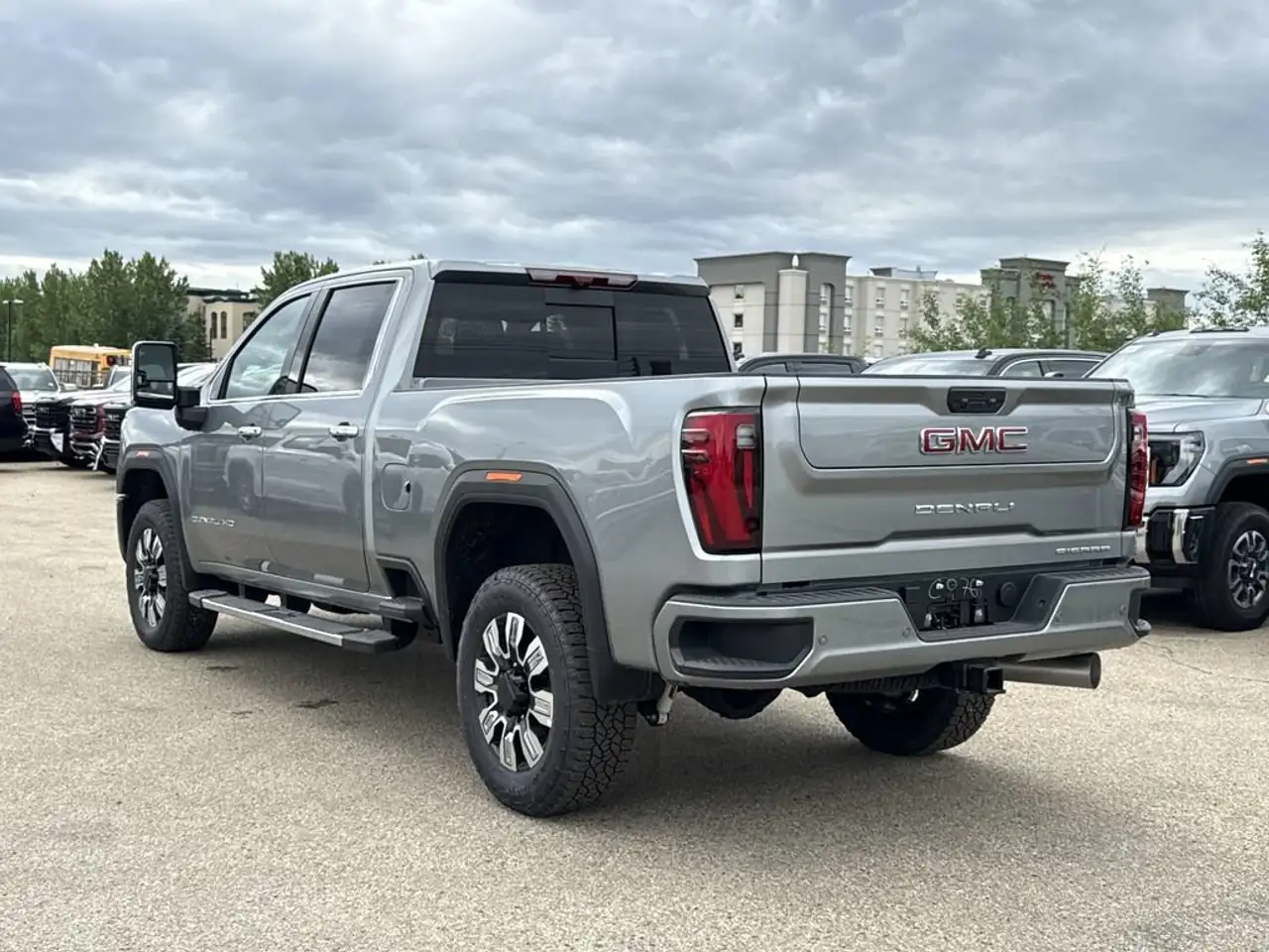 GMC Sierra 3500HD снимка GMC Sierra 3500HD