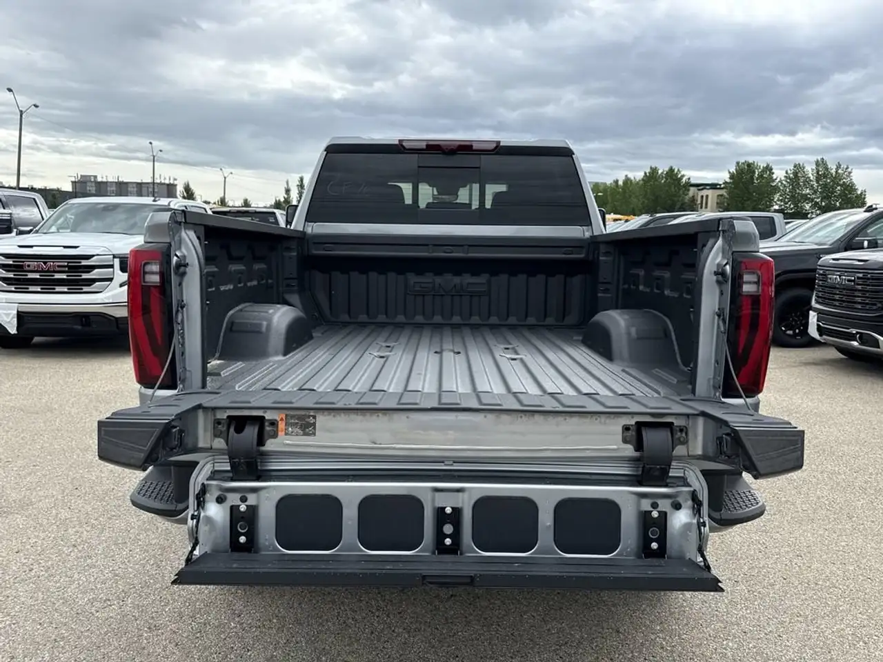 GMC Sierra 3500HD снимка GMC Sierra 3500HD