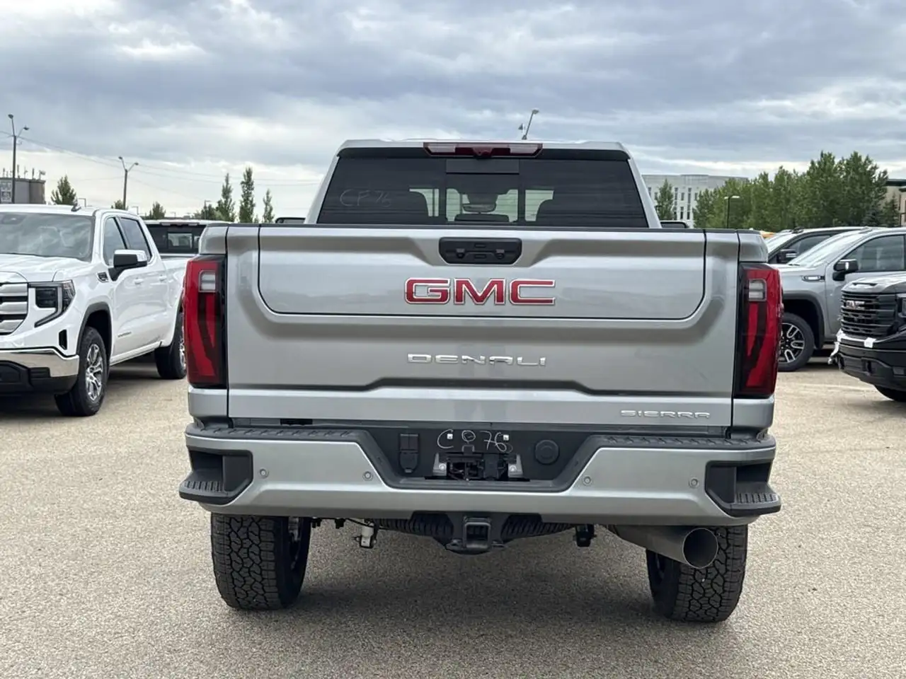 GMC Sierra 3500HD снимка GMC Sierra 3500HD