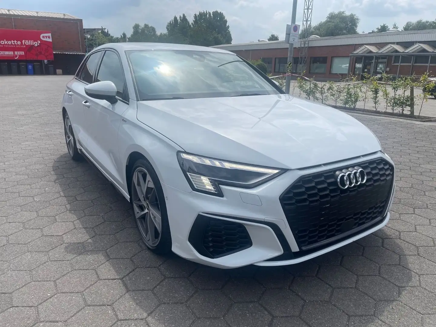 Audi A3 Sportback 35 TFSI S line Blanc - 1