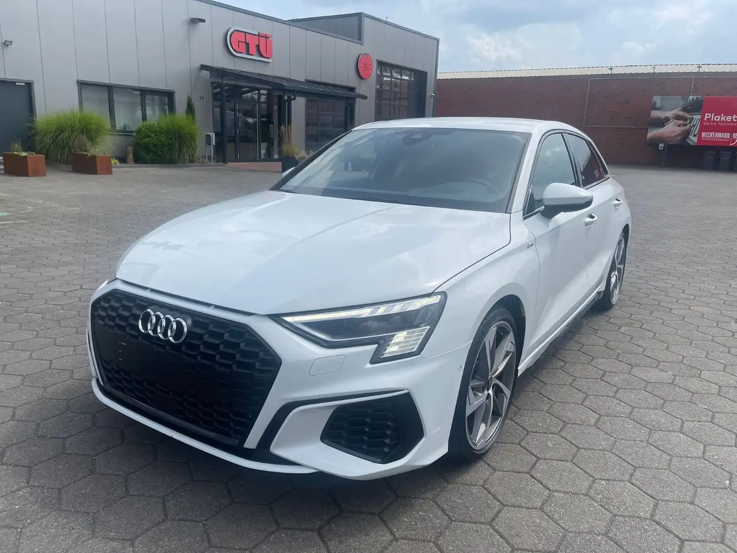 Audi A3 Sportback 35 TFSI S line Blanc - 2