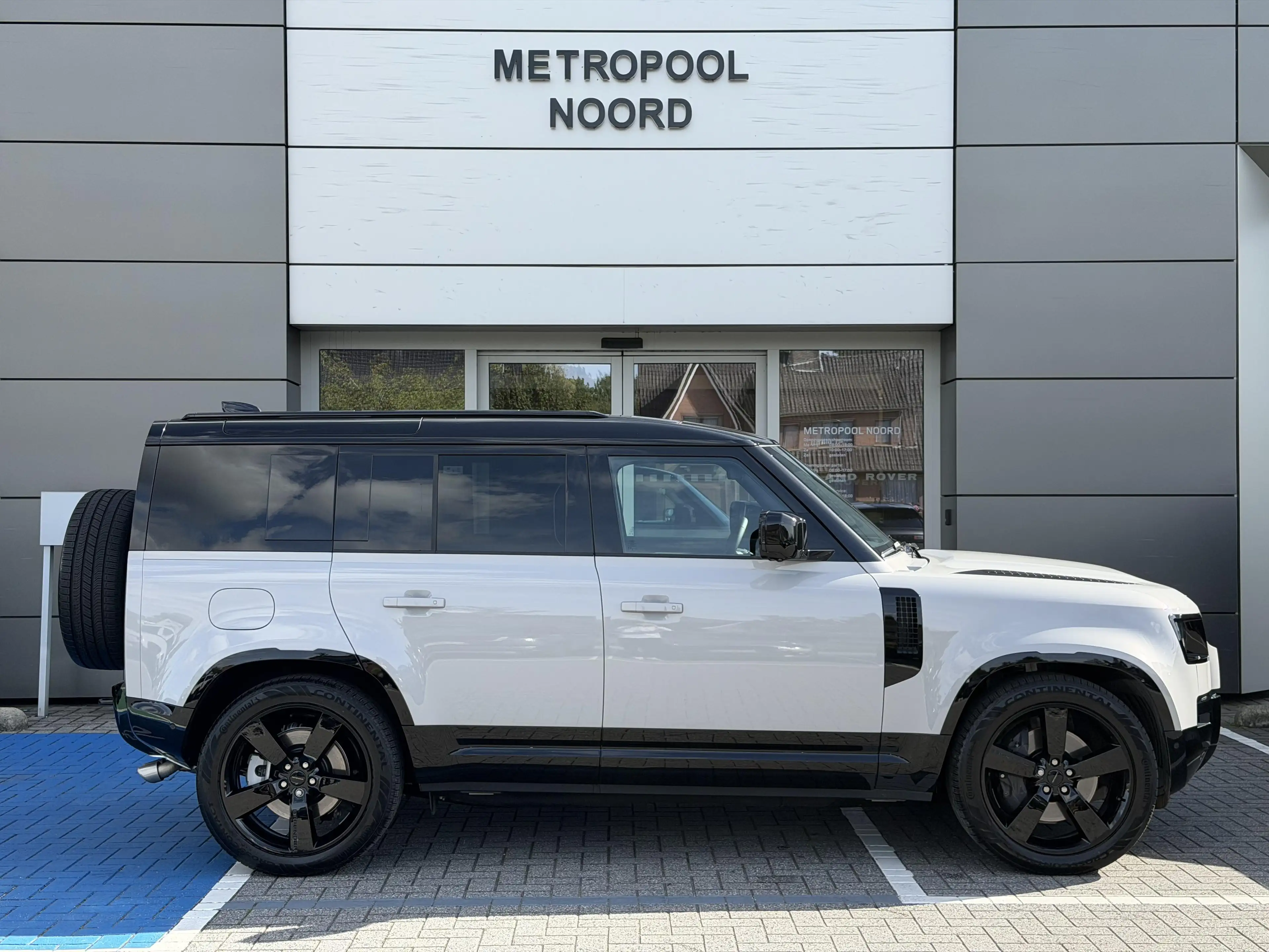Land Rover Defender 110 P425 X-Dynamic HSE // Lichte Vracht — photo 2