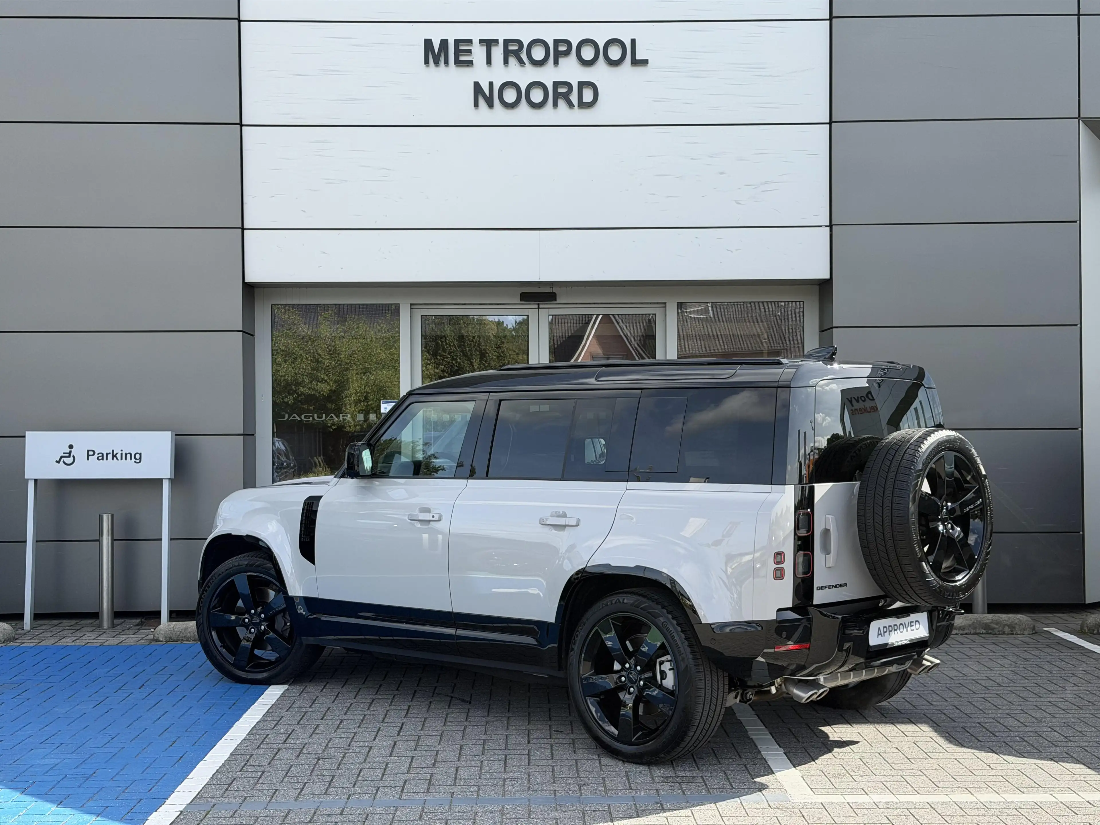 Land Rover Defender 110 P425 X-Dynamic HSE // Lichte Vracht — photo 4