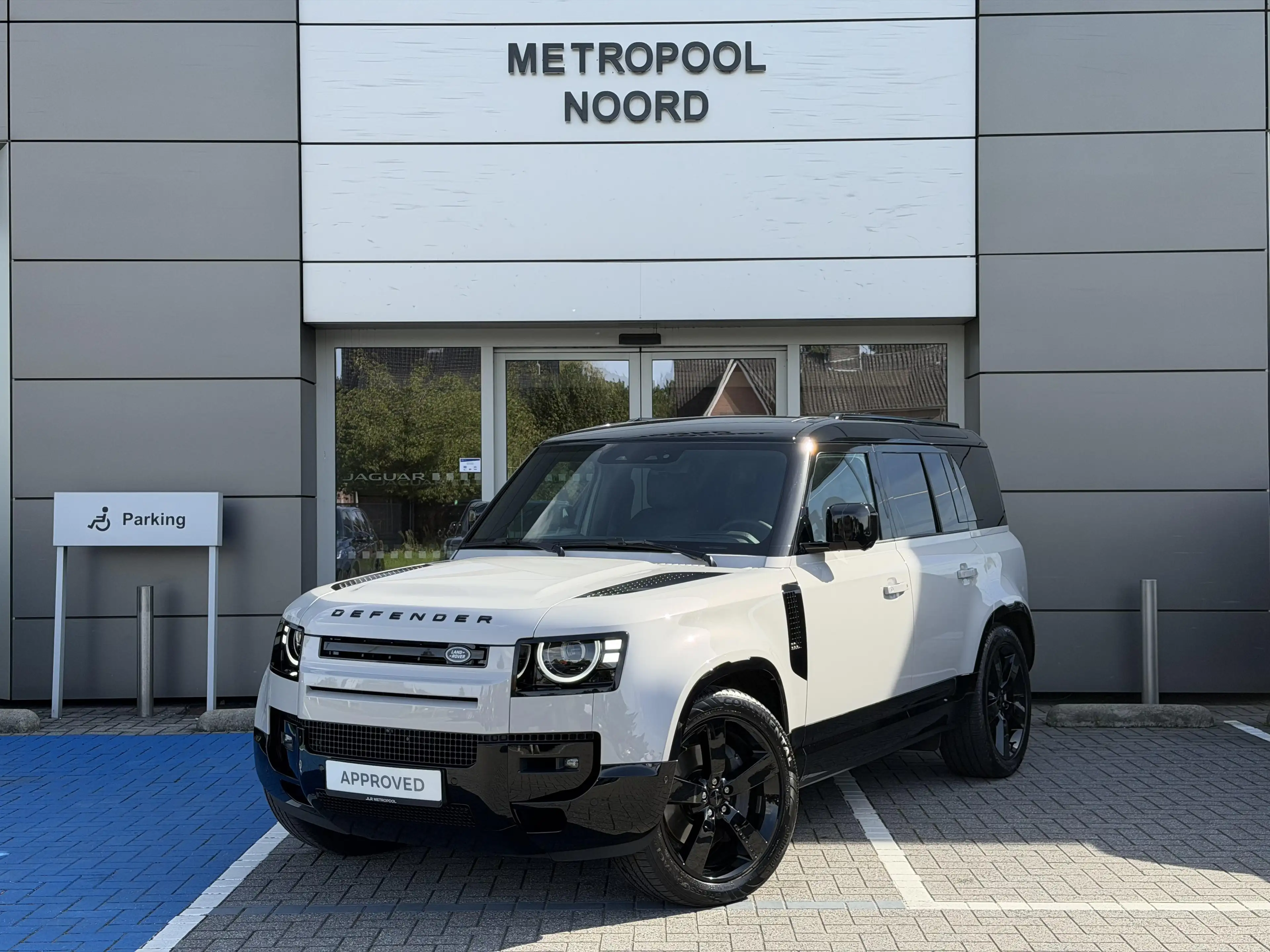 Land Rover Defender 110 P425 X-Dynamic HSE // Lichte Vracht