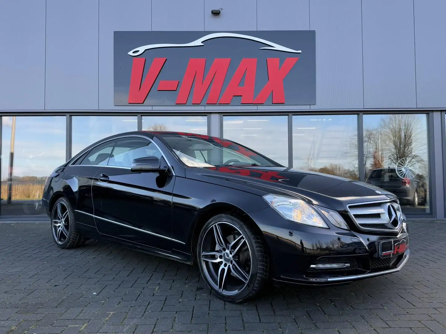 Mercedes-Benz E 200 Coupé CGI Coupe AUT Elegance Navi Clima Pdc Cruise Zwart - 2