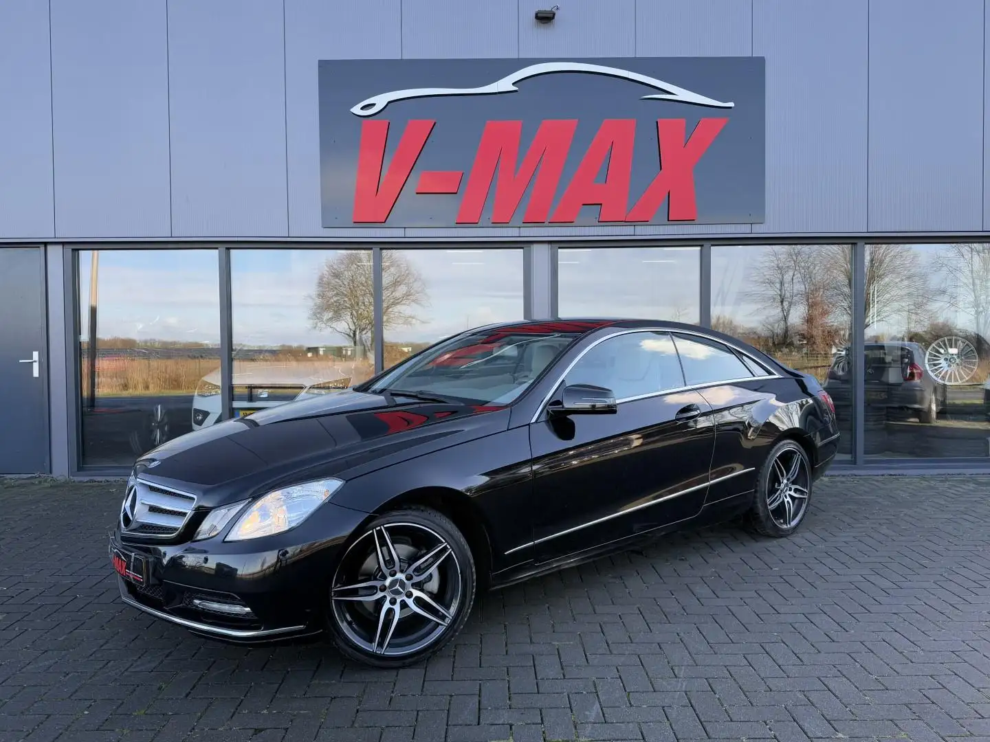 Mercedes-Benz E 200 Coupé CGI Coupe AUT Elegance Navi Clima Pdc Cruise Zwart - 1