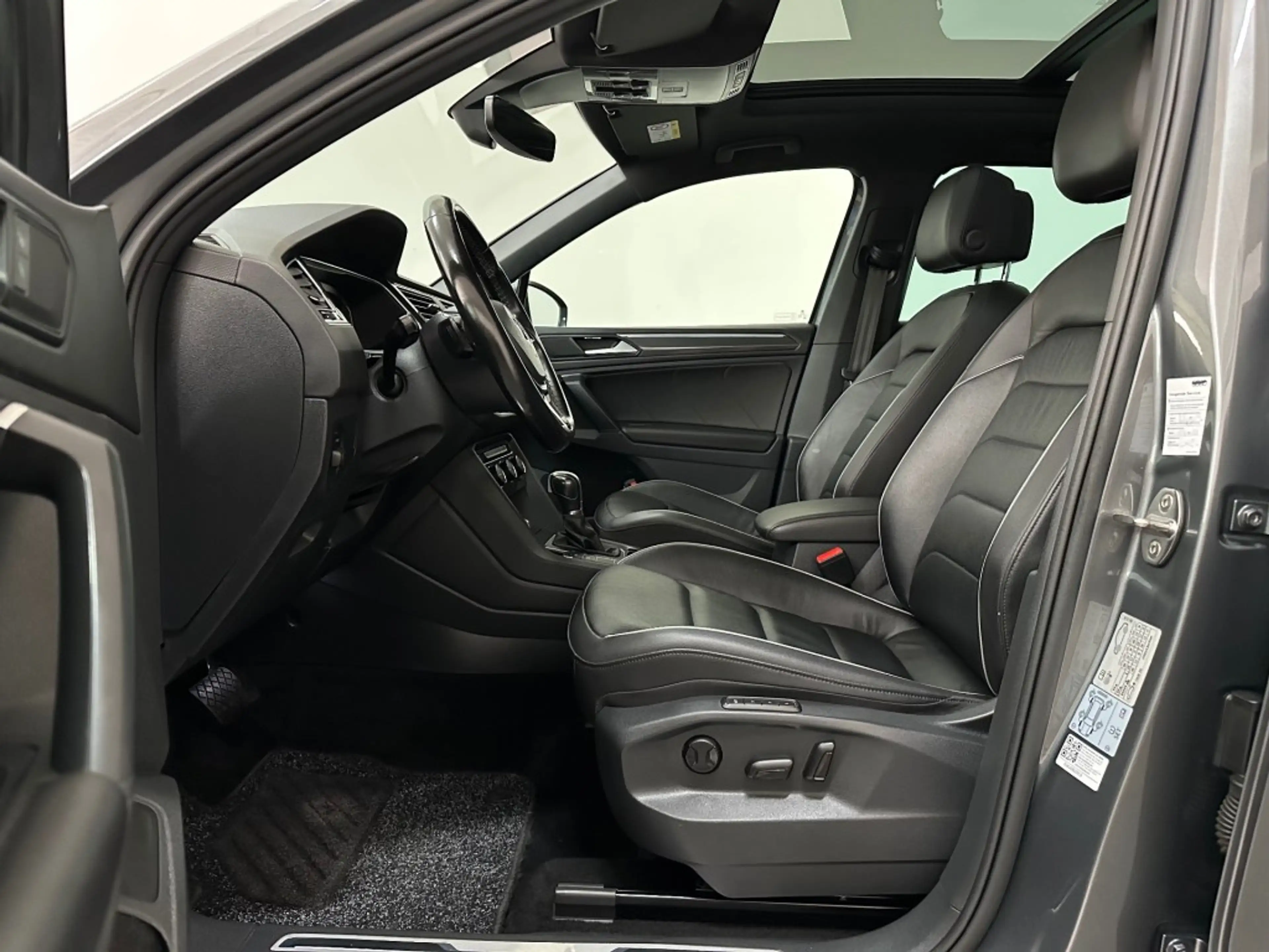 Volkswagen Tiguan 1.5 TSI DSG HIGHLINE R-LINE LEDER PANODAK — photo 29
