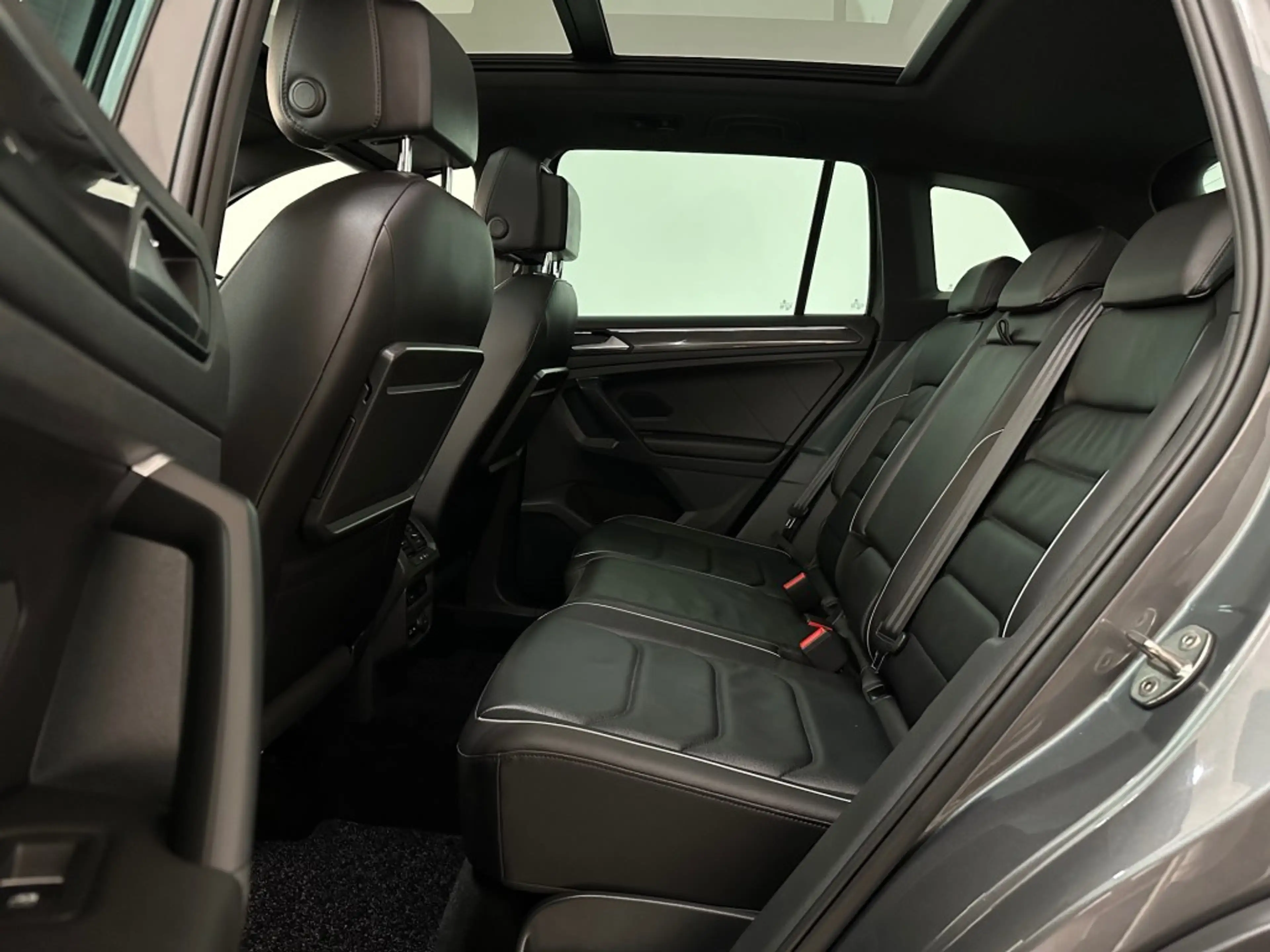 Volkswagen Tiguan 1.5 TSI DSG HIGHLINE R-LINE LEDER PANODAK — photo 37