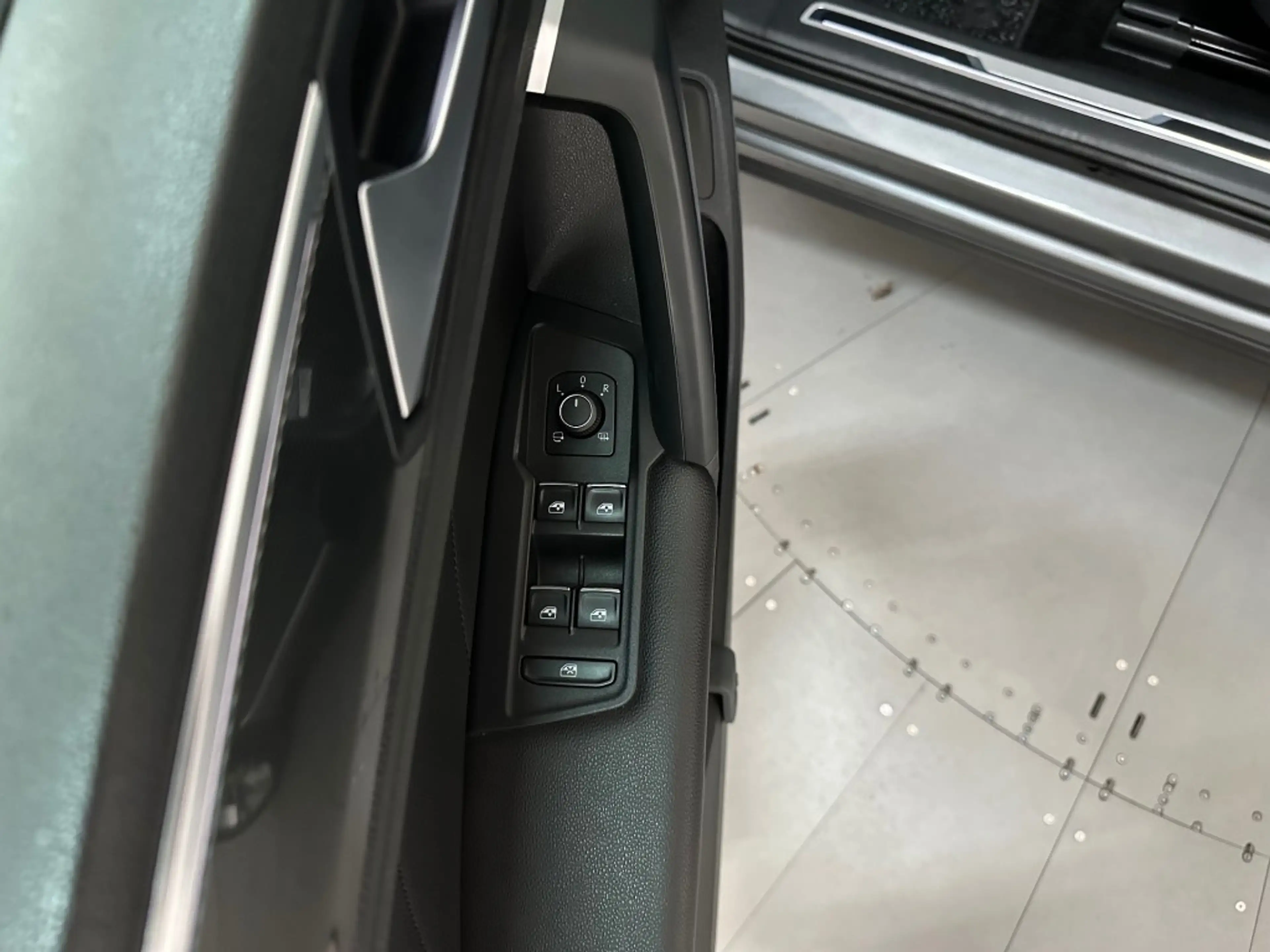 Volkswagen Tiguan 1.5 TSI DSG HIGHLINE R-LINE LEDER PANODAK — photo 27