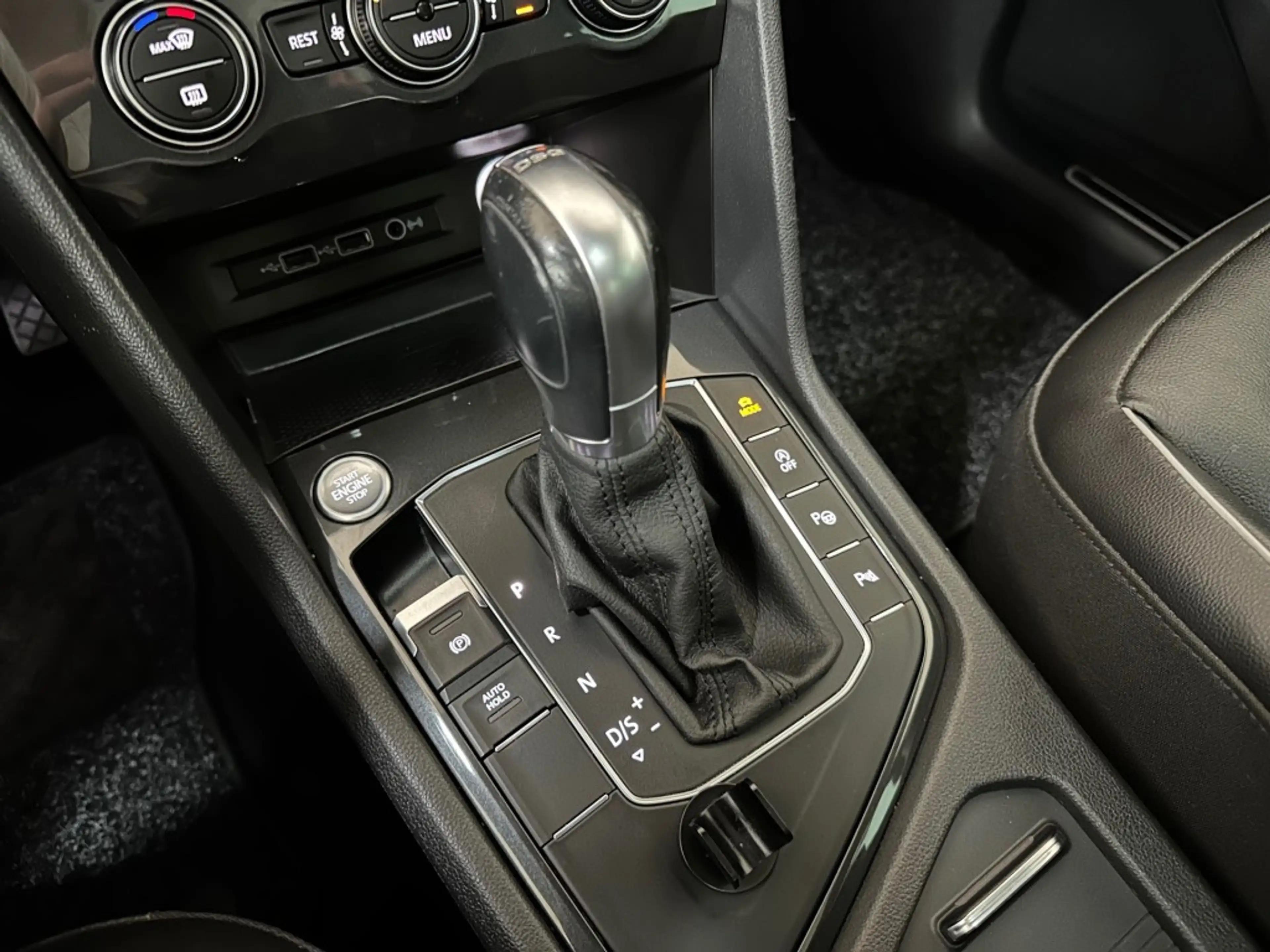 Volkswagen Tiguan 1.5 TSI DSG HIGHLINE R-LINE LEDER PANODAK — photo 50