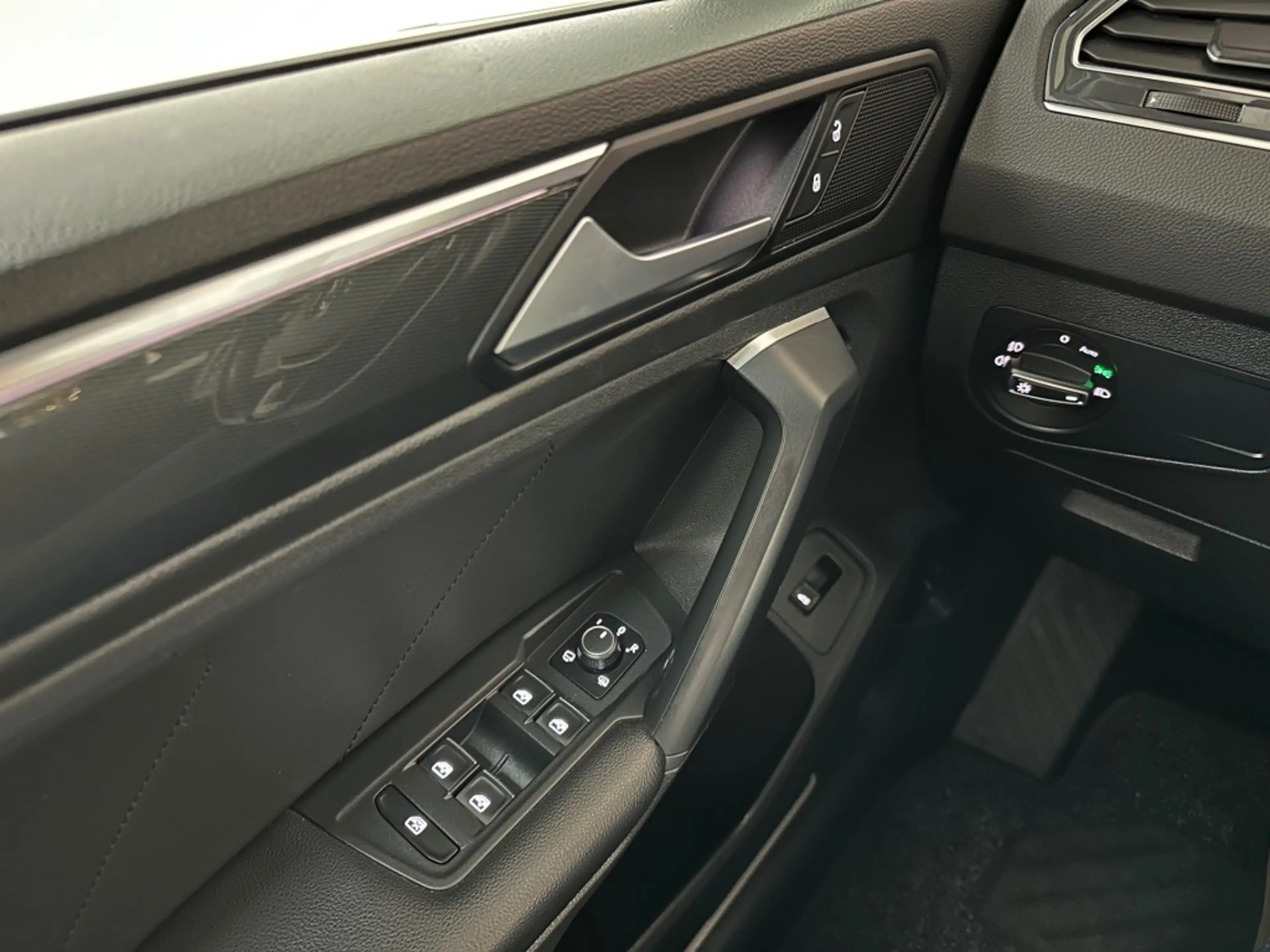 Volkswagen Tiguan 1.5 TSI DSG HIGHLINE R-LINE LEDER PANODAK — photo 48