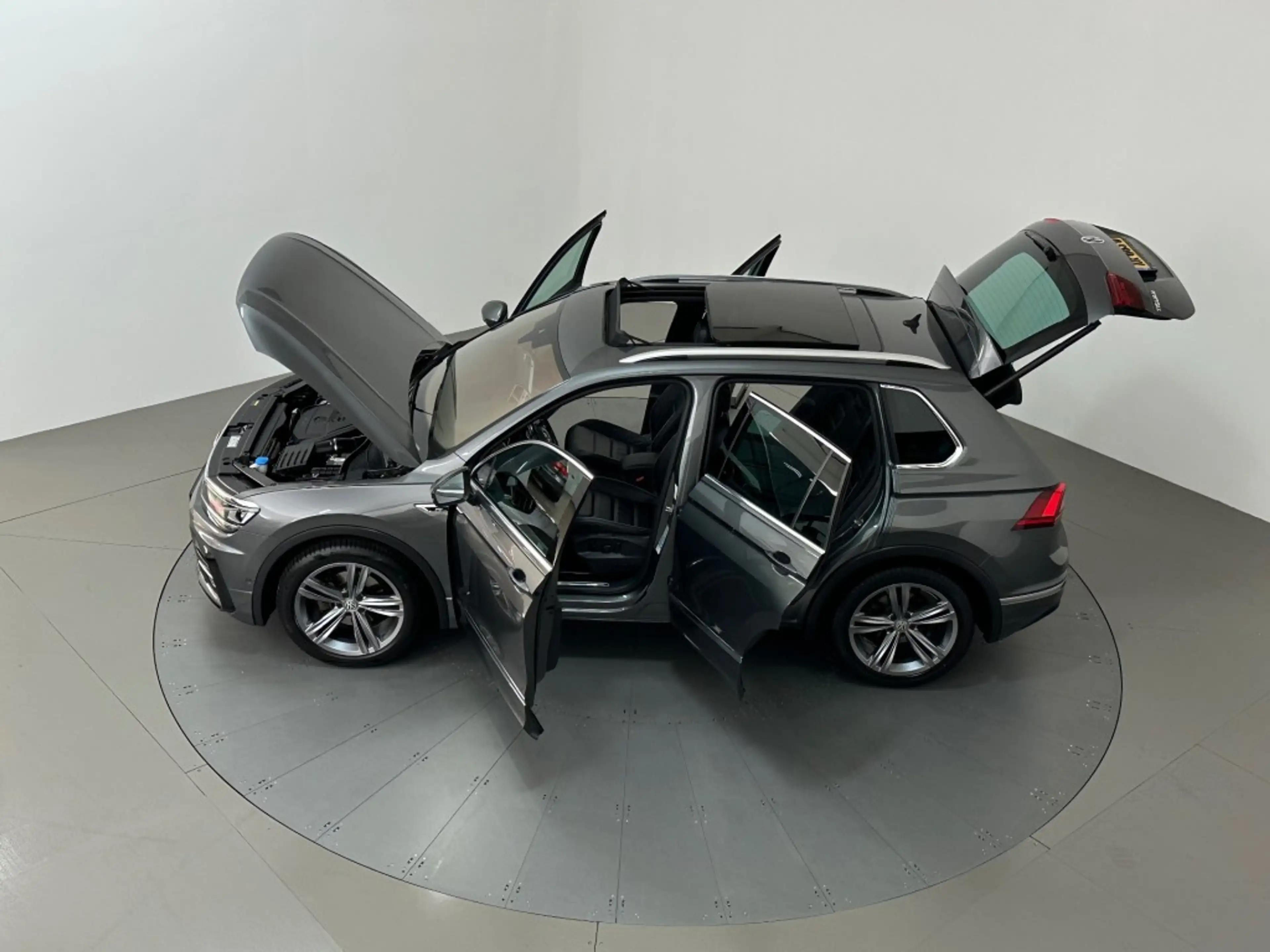 Volkswagen Tiguan 1.5 TSI DSG HIGHLINE R-LINE LEDER PANODAK — photo 8
