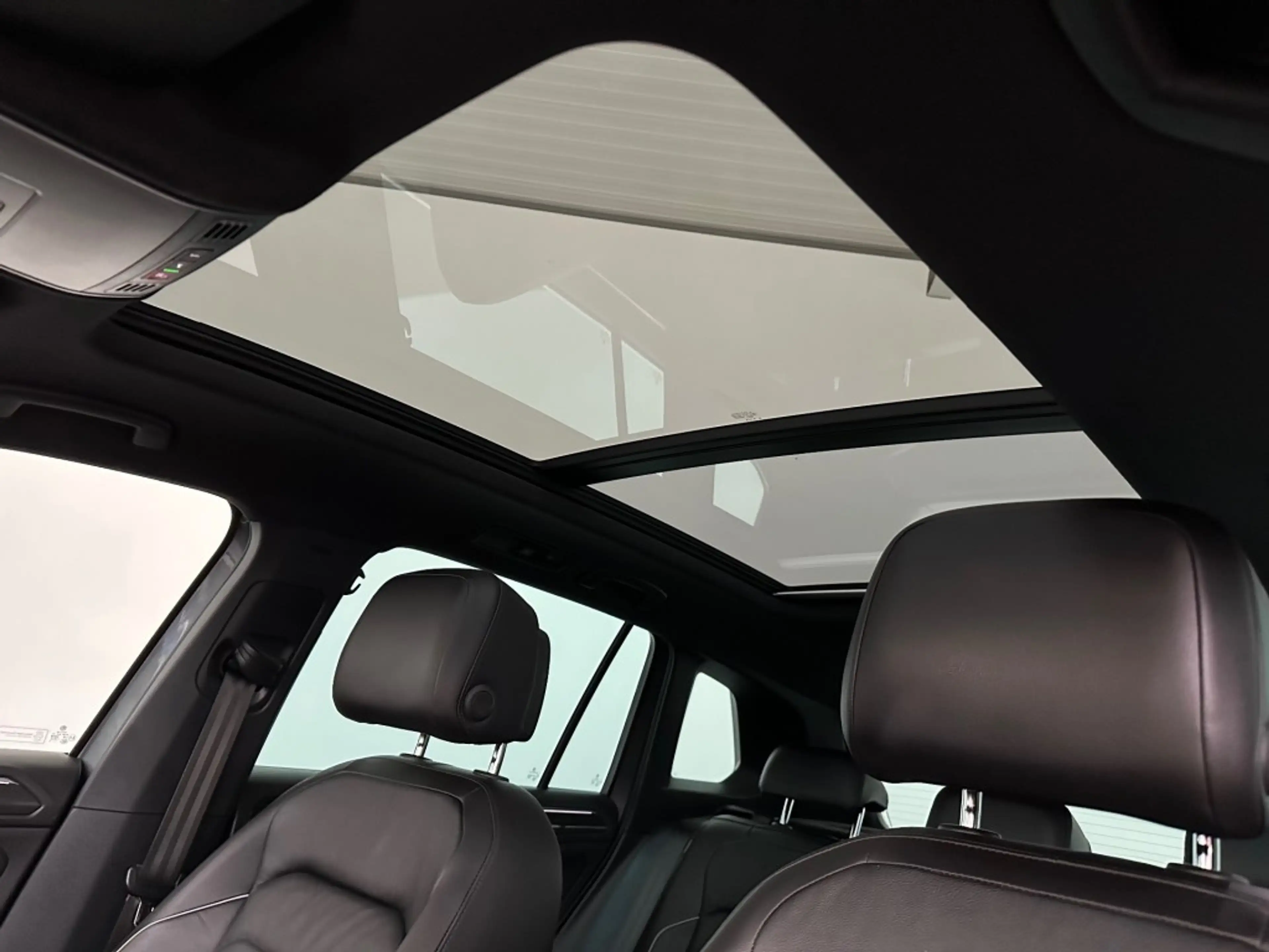 Volkswagen Tiguan 1.5 TSI DSG HIGHLINE R-LINE LEDER PANODAK — photo 23