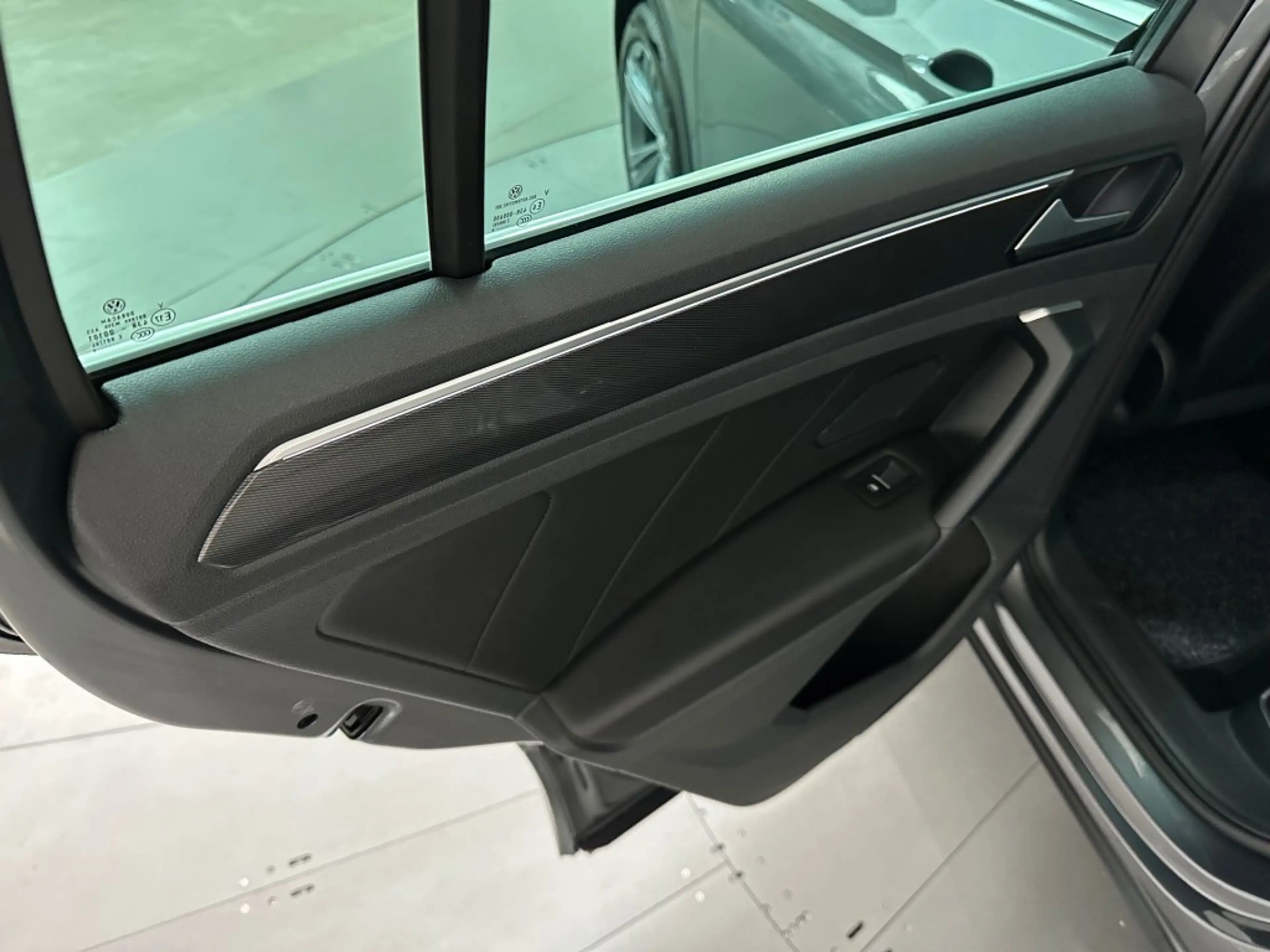 Volkswagen Tiguan 1.5 TSI DSG HIGHLINE R-LINE LEDER PANODAK — photo 34