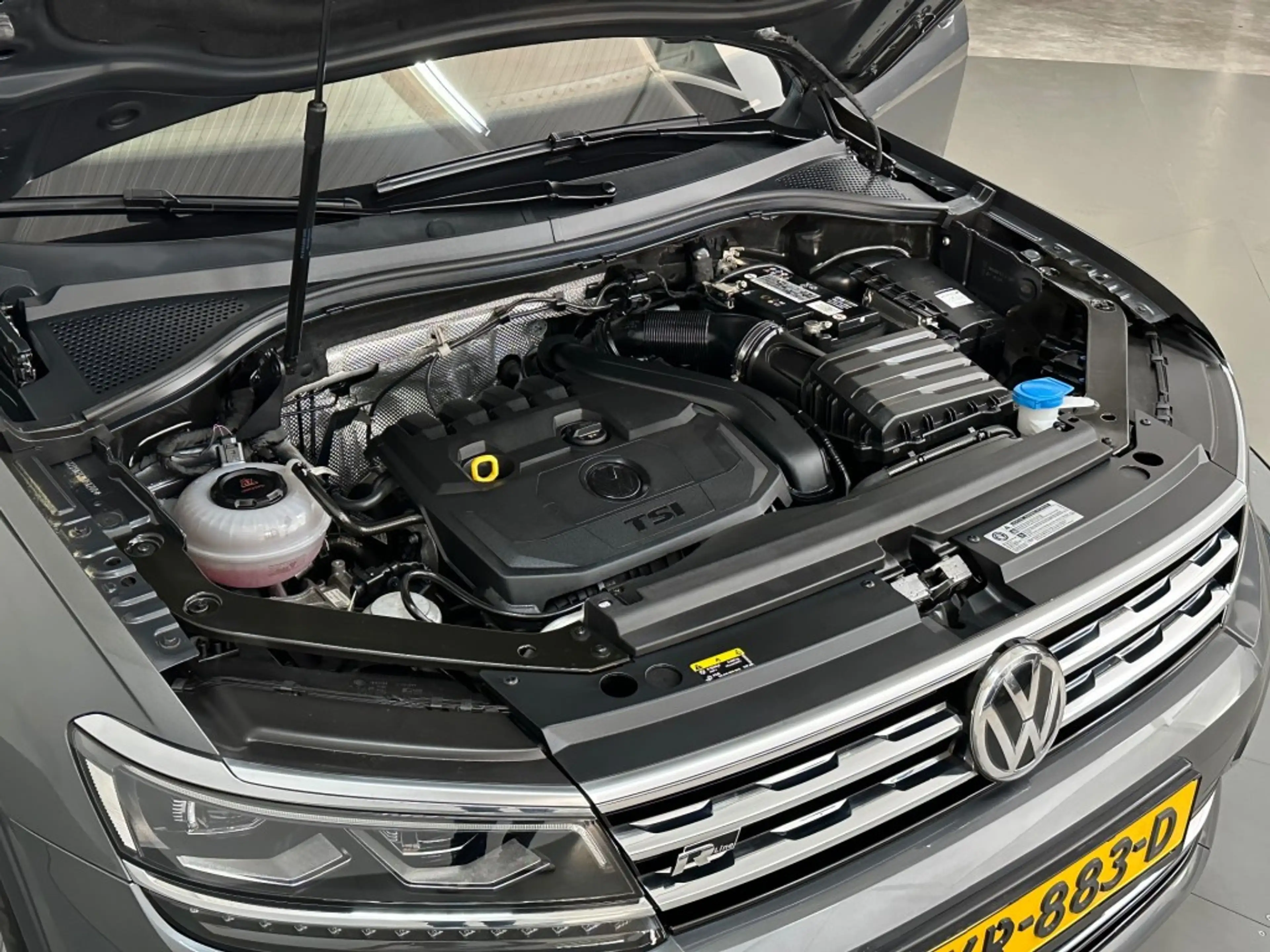 Volkswagen Tiguan 1.5 TSI DSG HIGHLINE R-LINE LEDER PANODAK — photo 12
