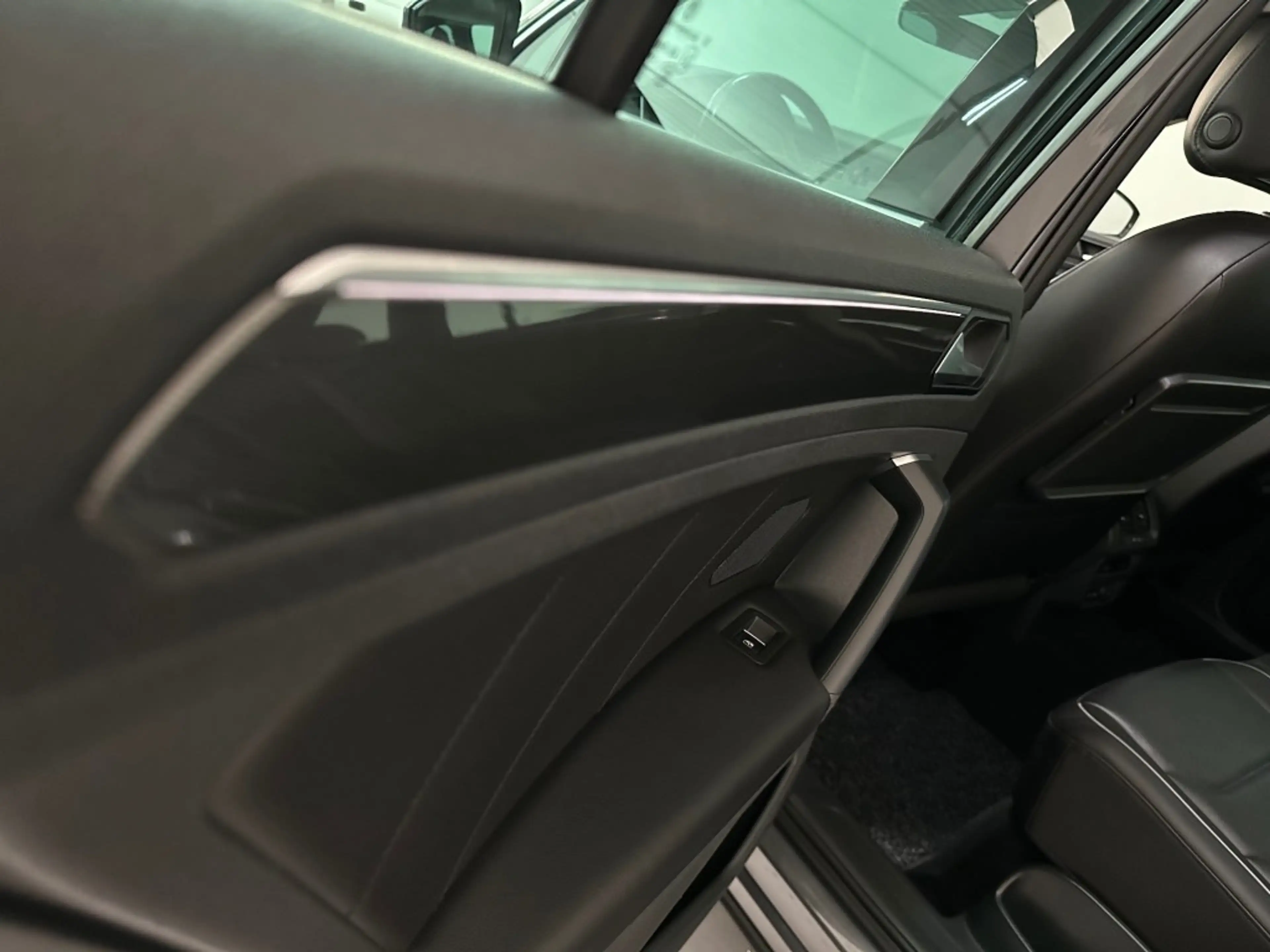 Volkswagen Tiguan 1.5 TSI DSG HIGHLINE R-LINE LEDER PANODAK — photo 35