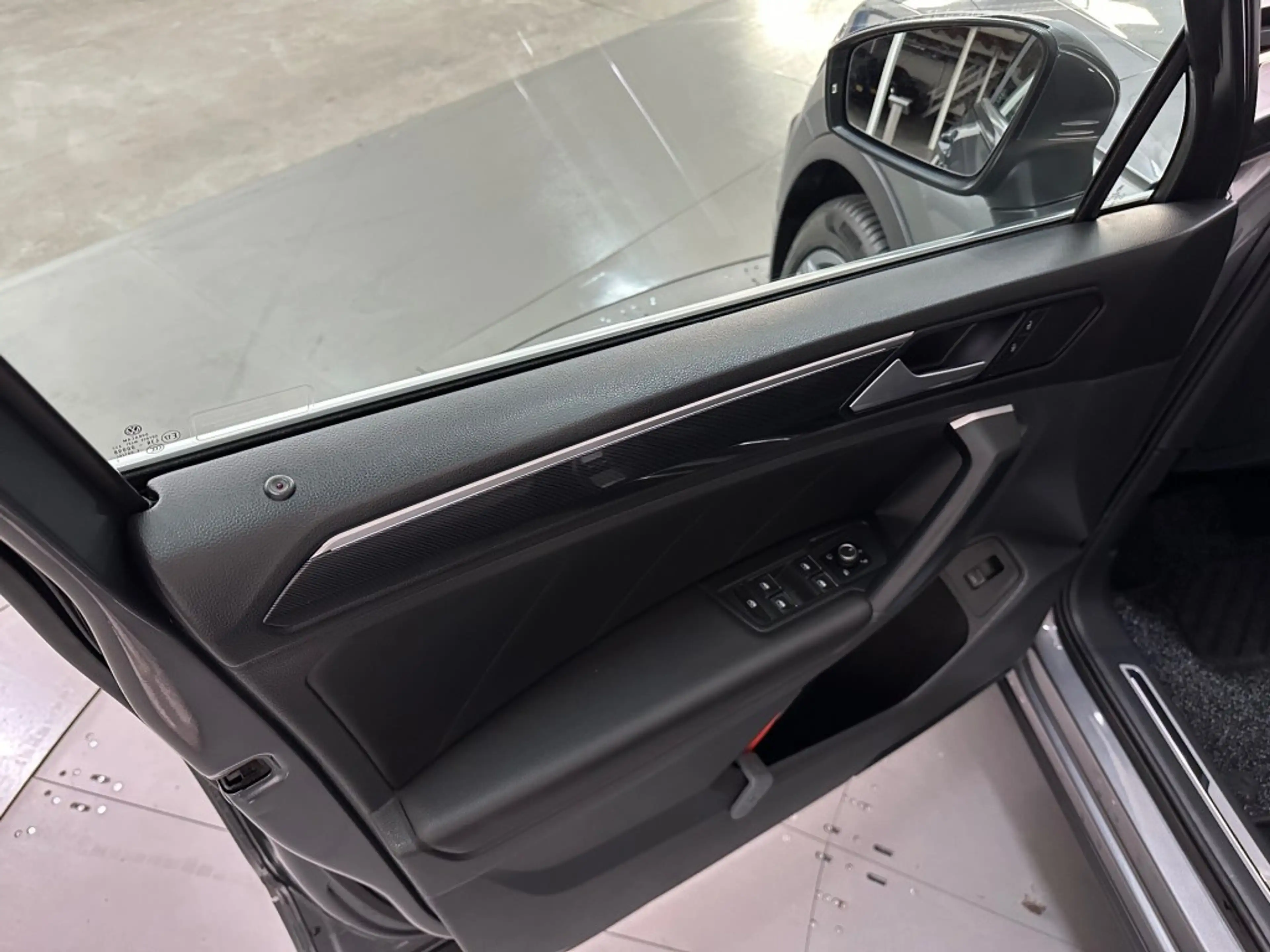 Volkswagen Tiguan 1.5 TSI DSG HIGHLINE R-LINE LEDER PANODAK — photo 25