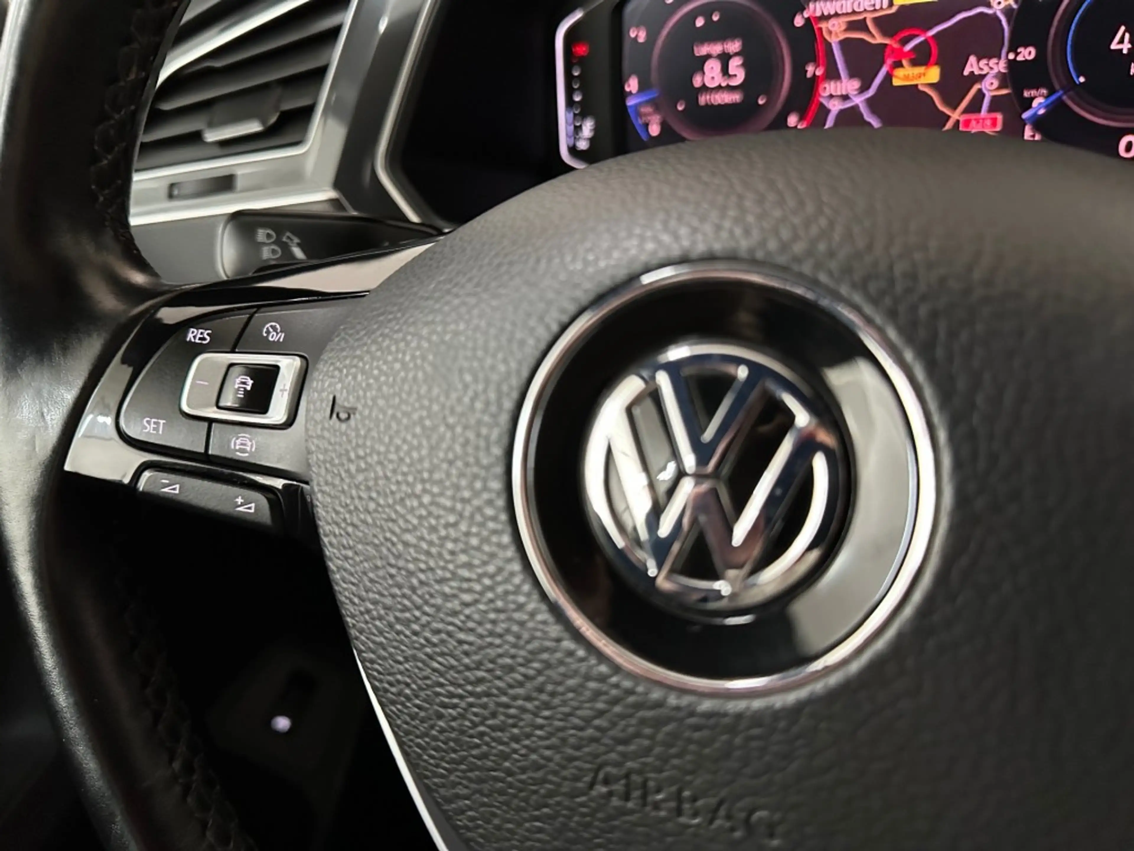 Volkswagen Tiguan 1.5 TSI DSG HIGHLINE R-LINE LEDER PANODAK — photo 46