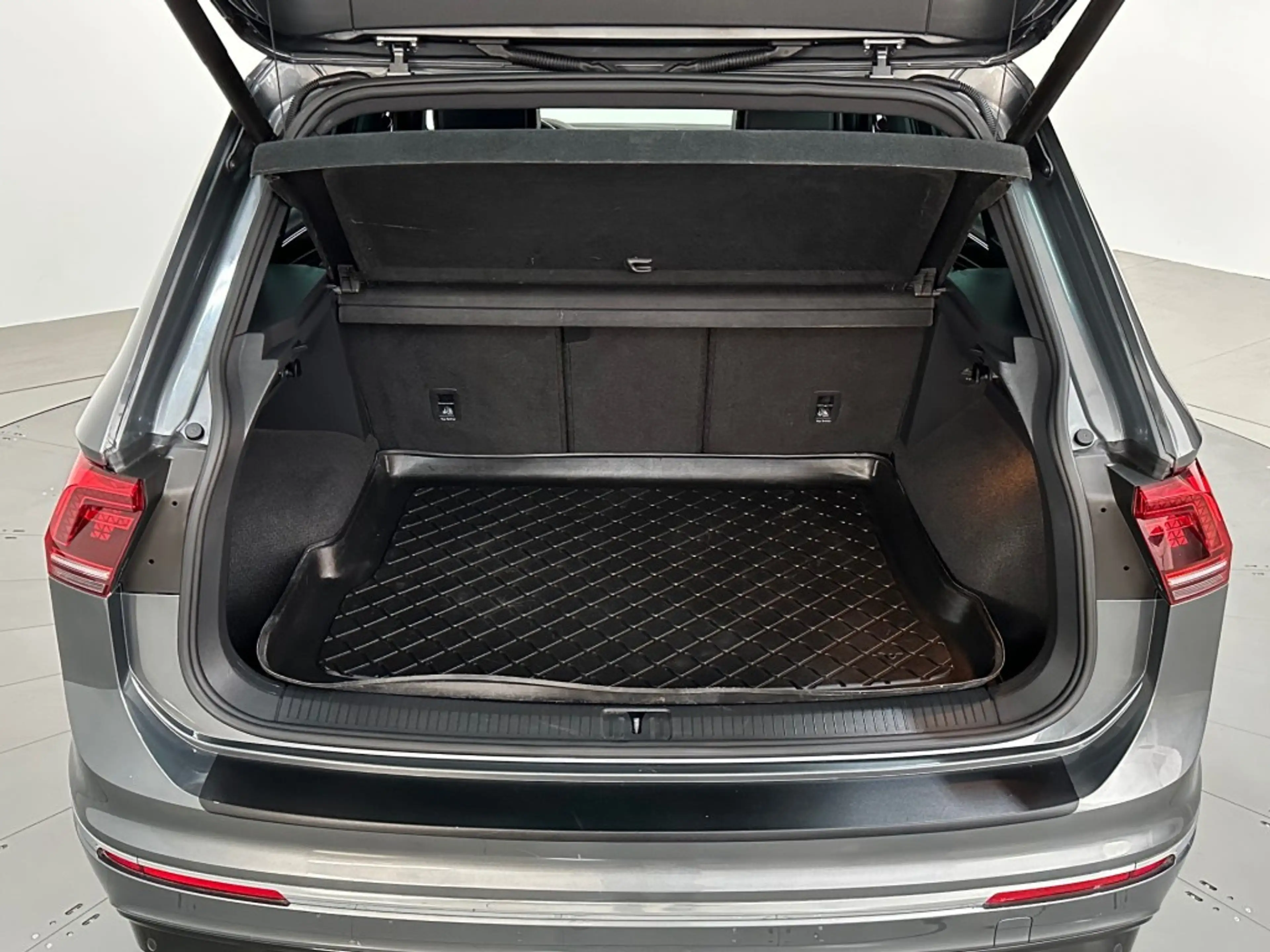 Volkswagen Tiguan 1.5 TSI DSG HIGHLINE R-LINE LEDER PANODAK — photo 19