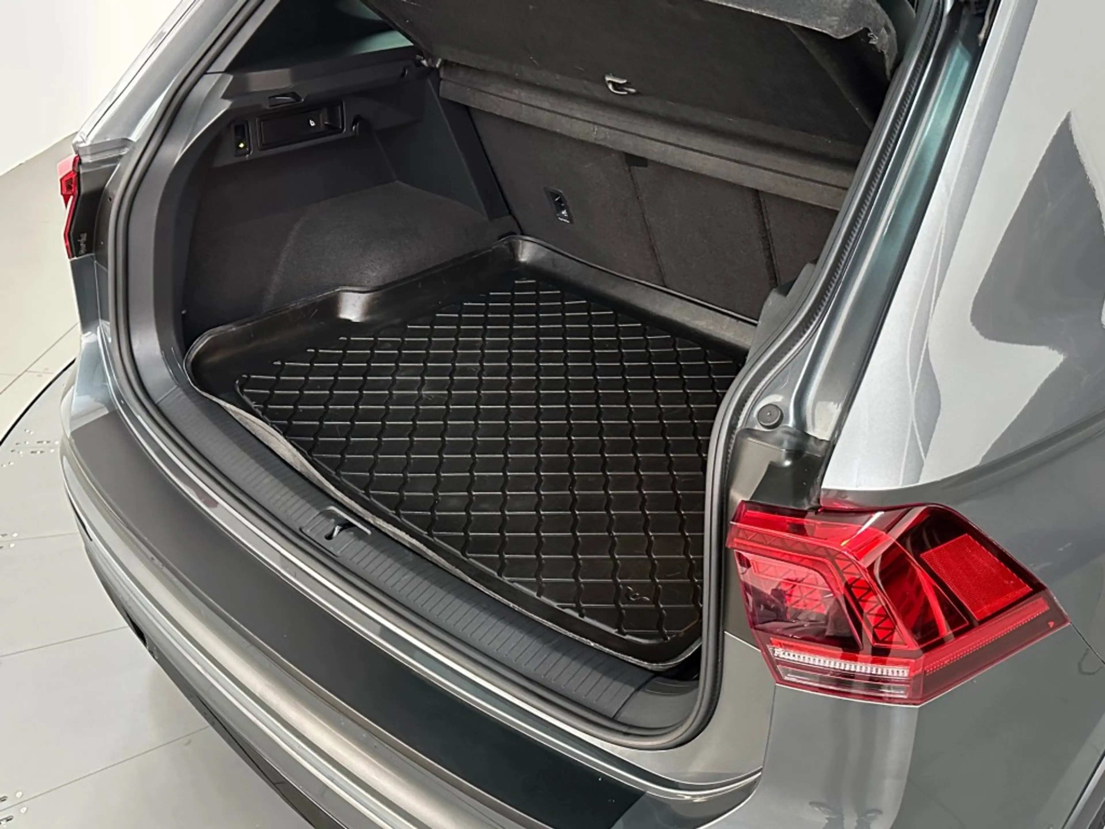 Volkswagen Tiguan 1.5 TSI DSG HIGHLINE R-LINE LEDER PANODAK — photo 20