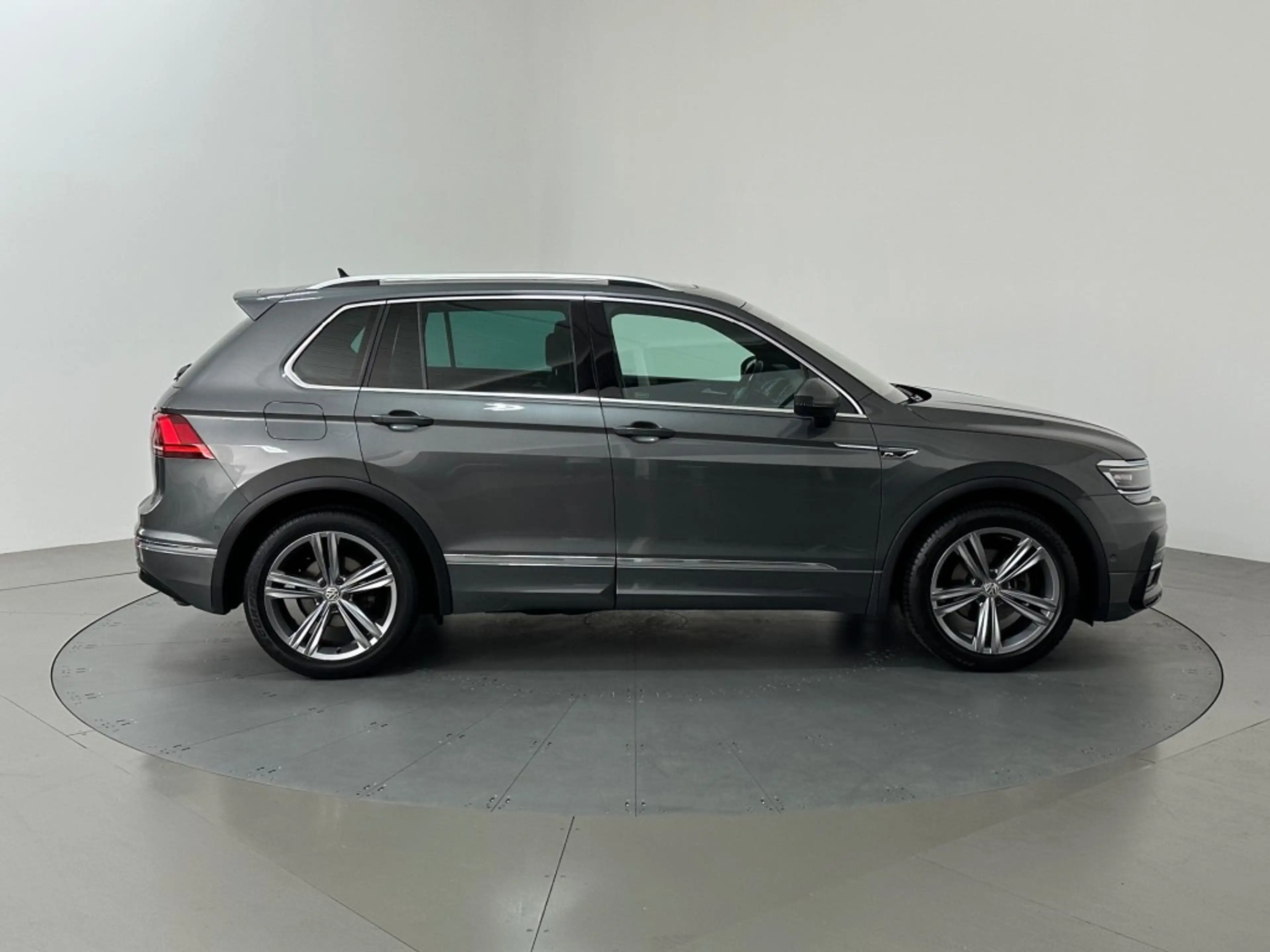 Volkswagen Tiguan 1.5 TSI DSG HIGHLINE R-LINE LEDER PANODAK — photo 4