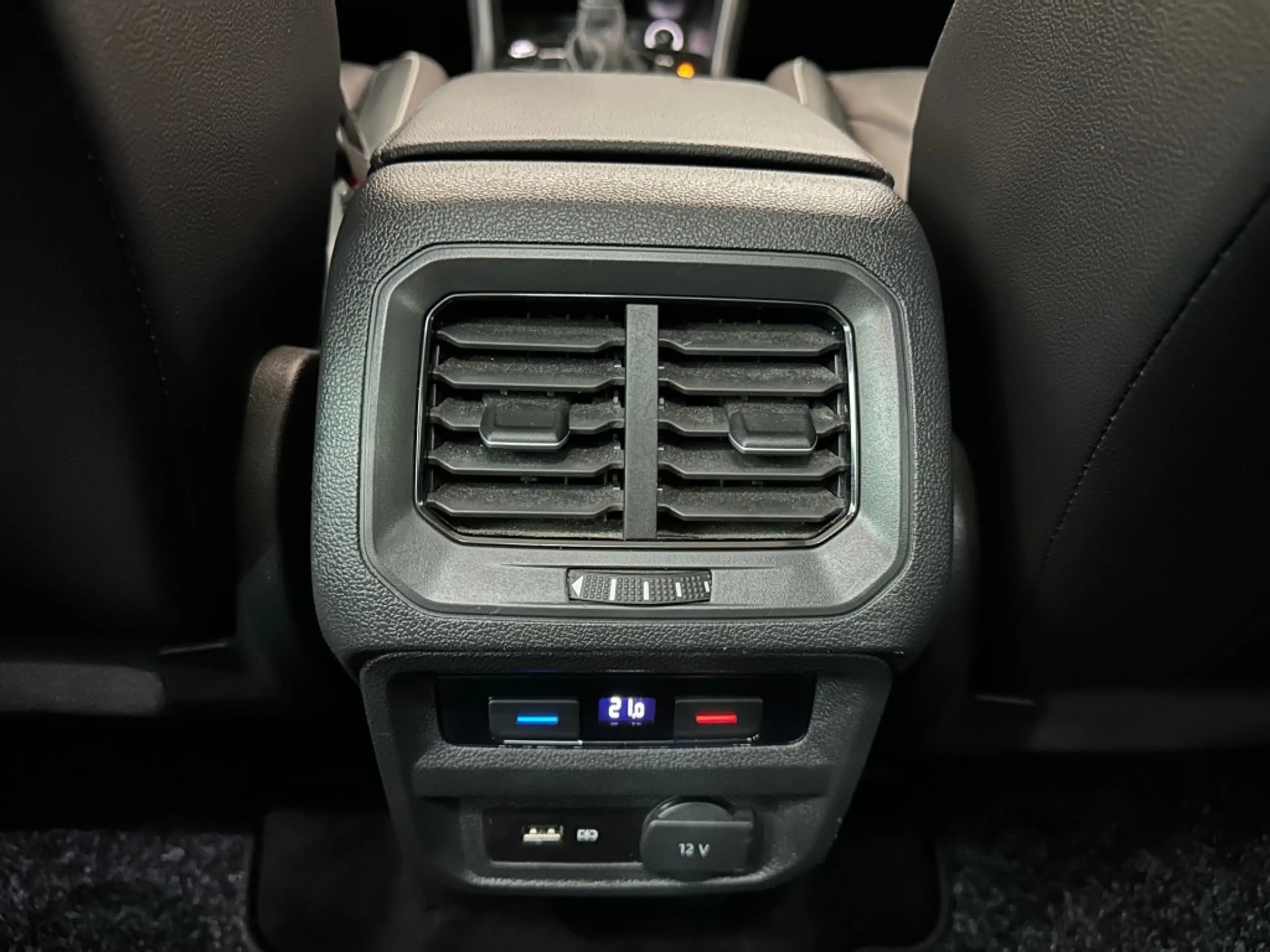 Volkswagen Tiguan 1.5 TSI DSG HIGHLINE R-LINE LEDER PANODAK — photo 41