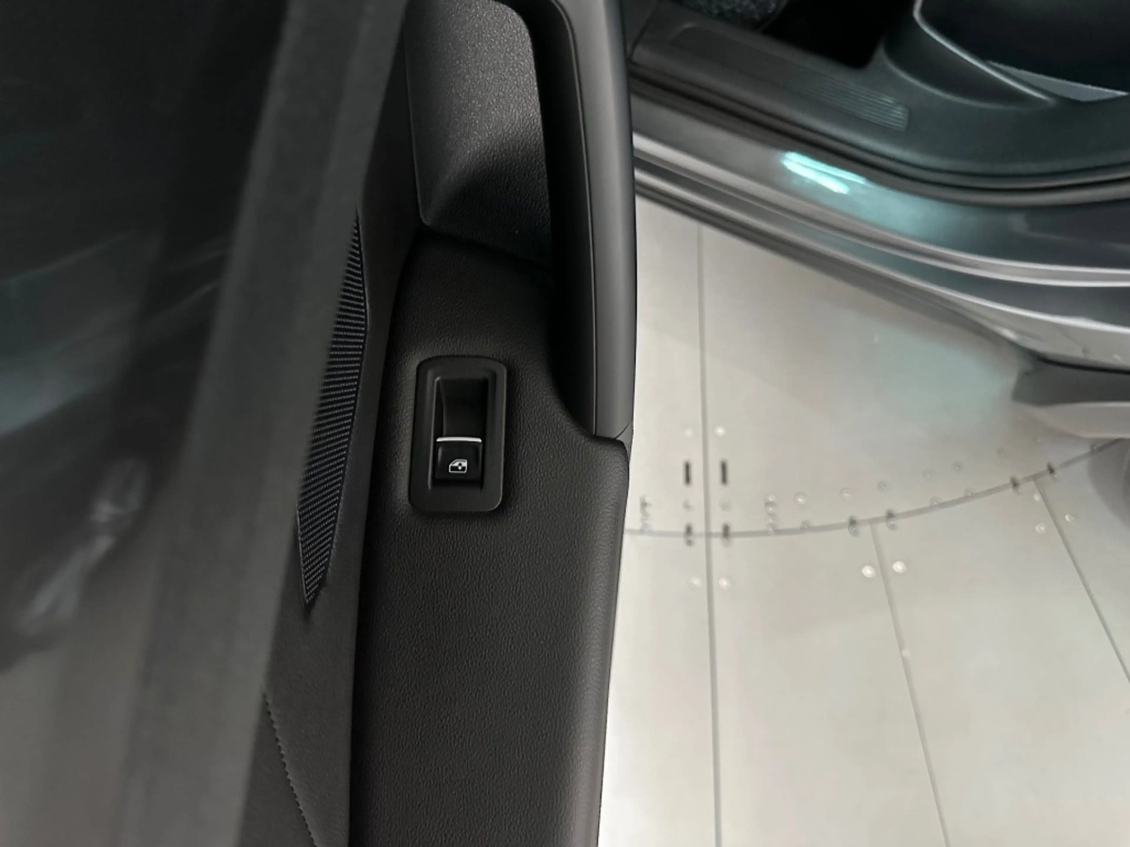 Volkswagen Tiguan 1.5 TSI DSG HIGHLINE R-LINE LEDER PANODAK — photo 36