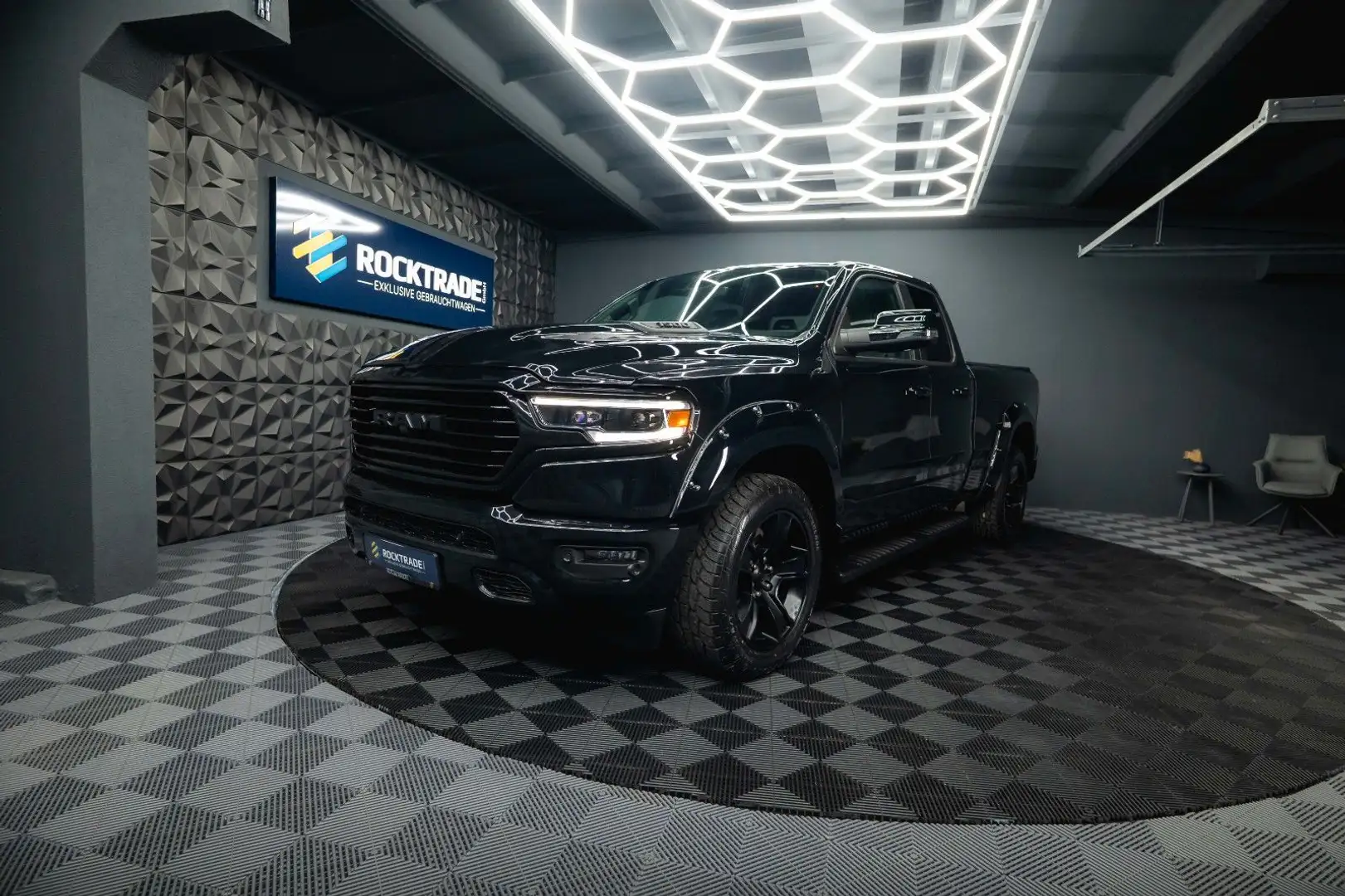 Dodge RAM 5.7 V8 HEMI 4x4 BLACK EDITION Longbed 19% Schwarz - 1