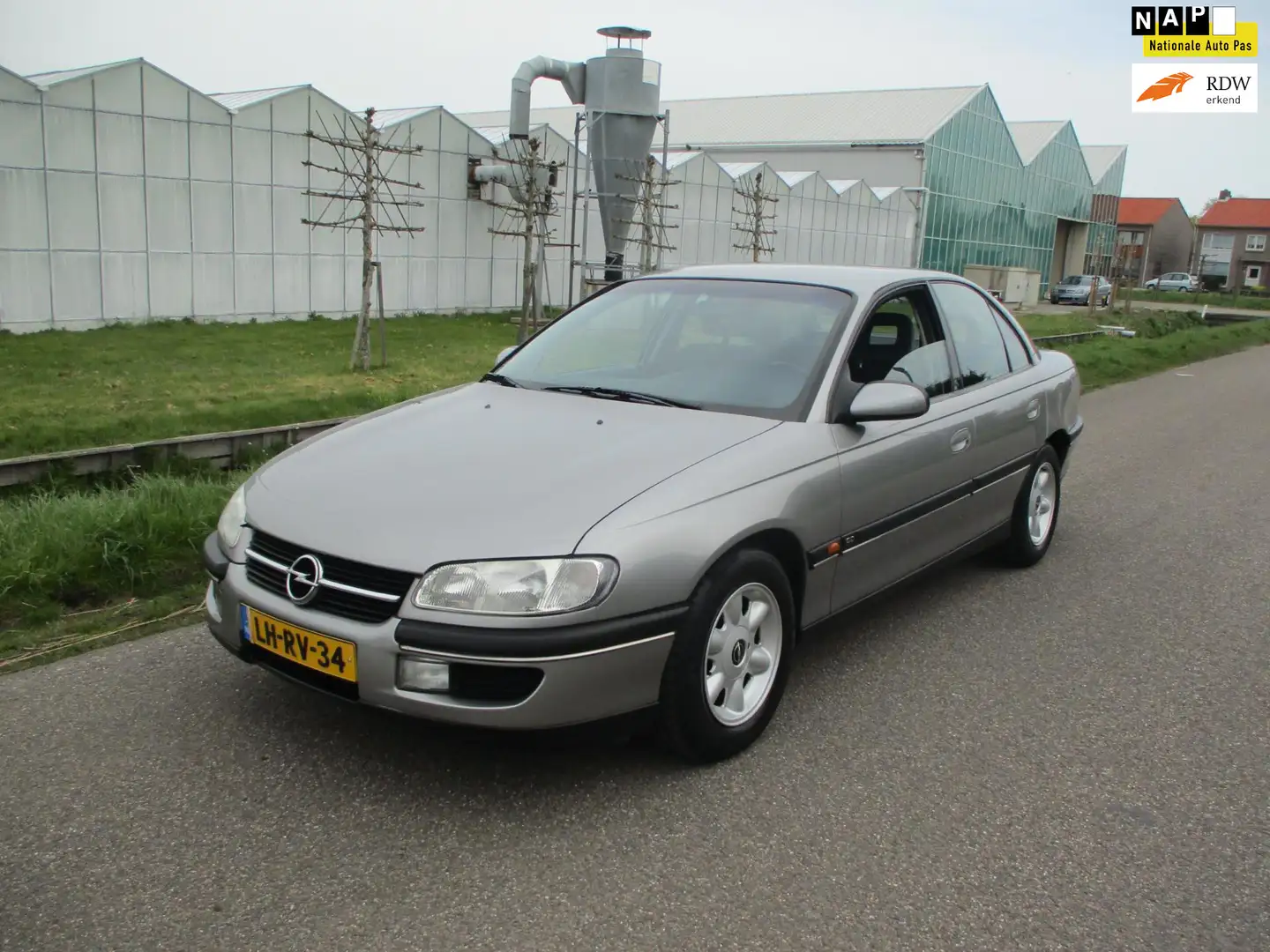 Opel Omega 2.5i V6 CD Comfort Grijs - 1