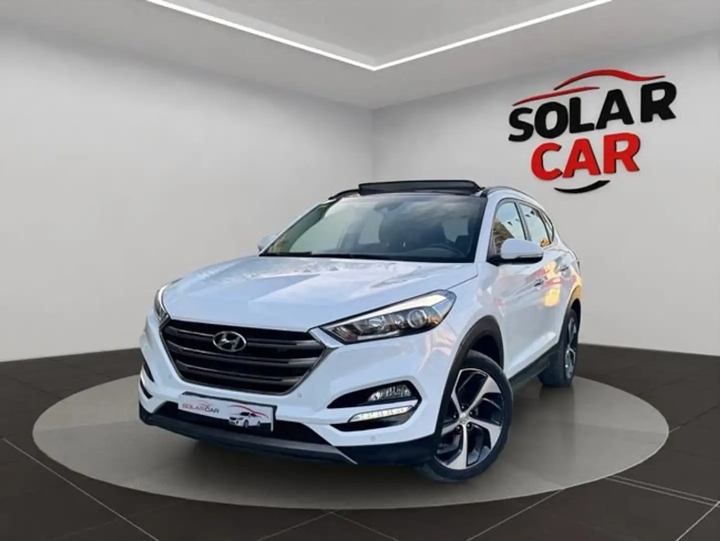 Hyundai TUCSON 2.0CRDI Tecno Sky 4x4 Wit - 1