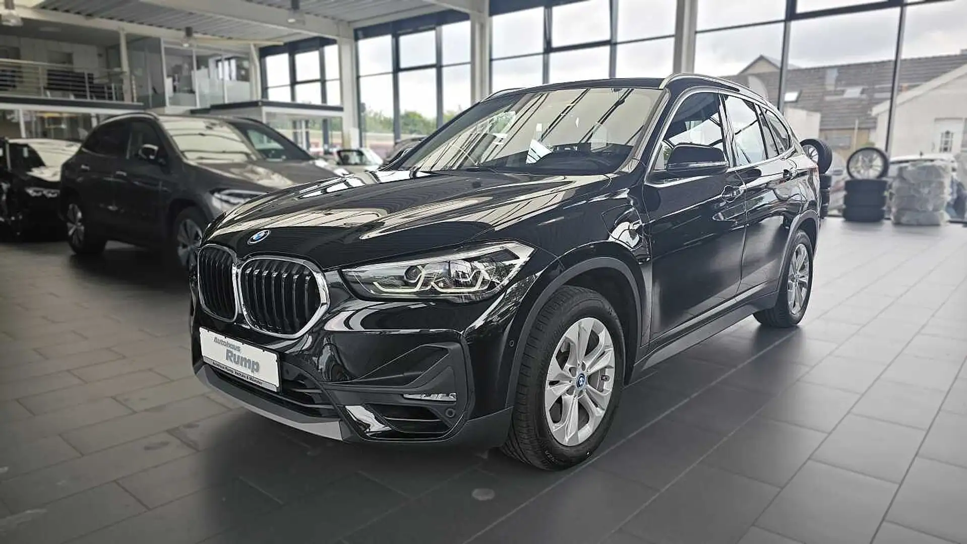 BMW X1 xDrive25e Advantage AHK | RFK | LED | NAVI Nero - 1