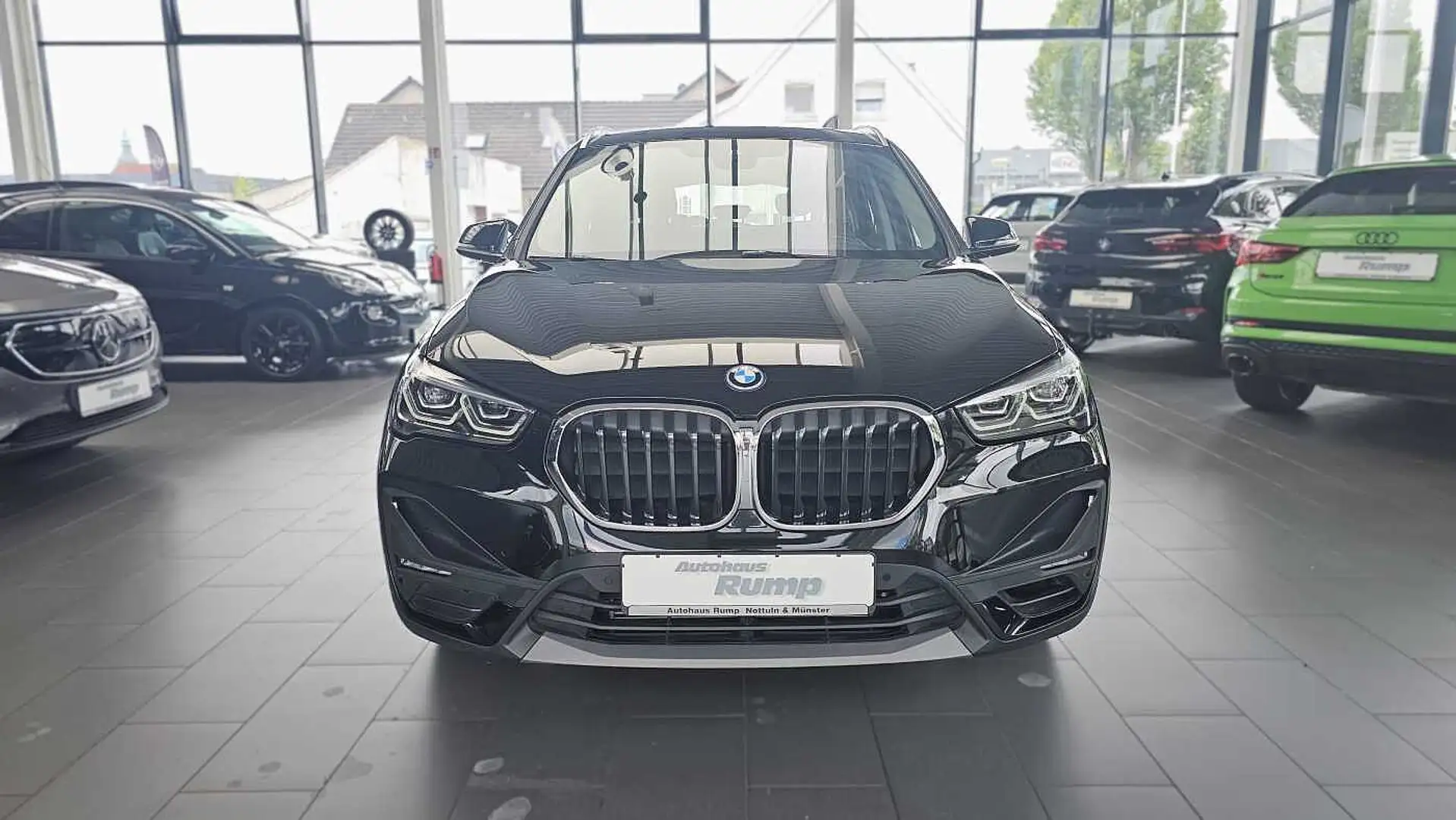 BMW X1 xDrive25e Advantage AHK | RFK | LED | NAVI Nero - 2
