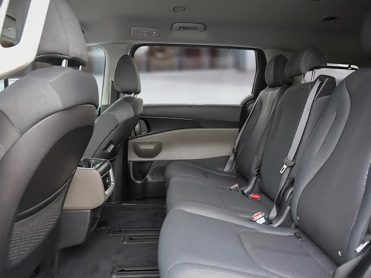 Kia Carnival снимка Kia Carnival