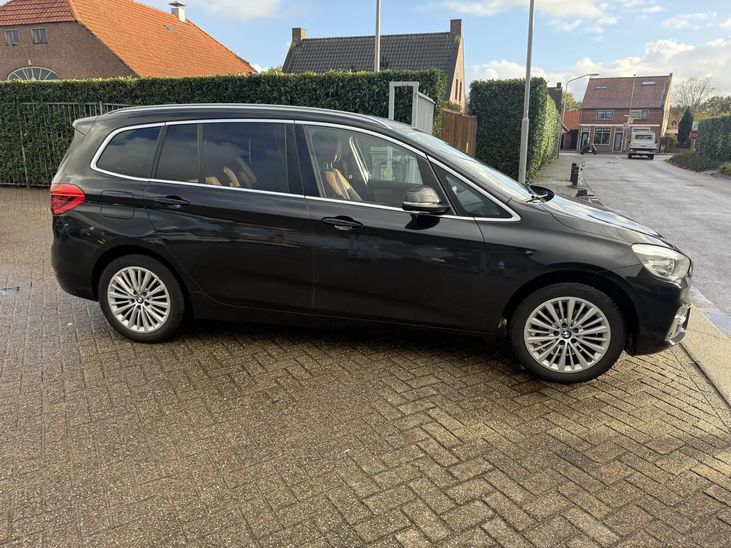 BMW 216 2-serie Gran Tourer 216d High Executive B Zwart - 2