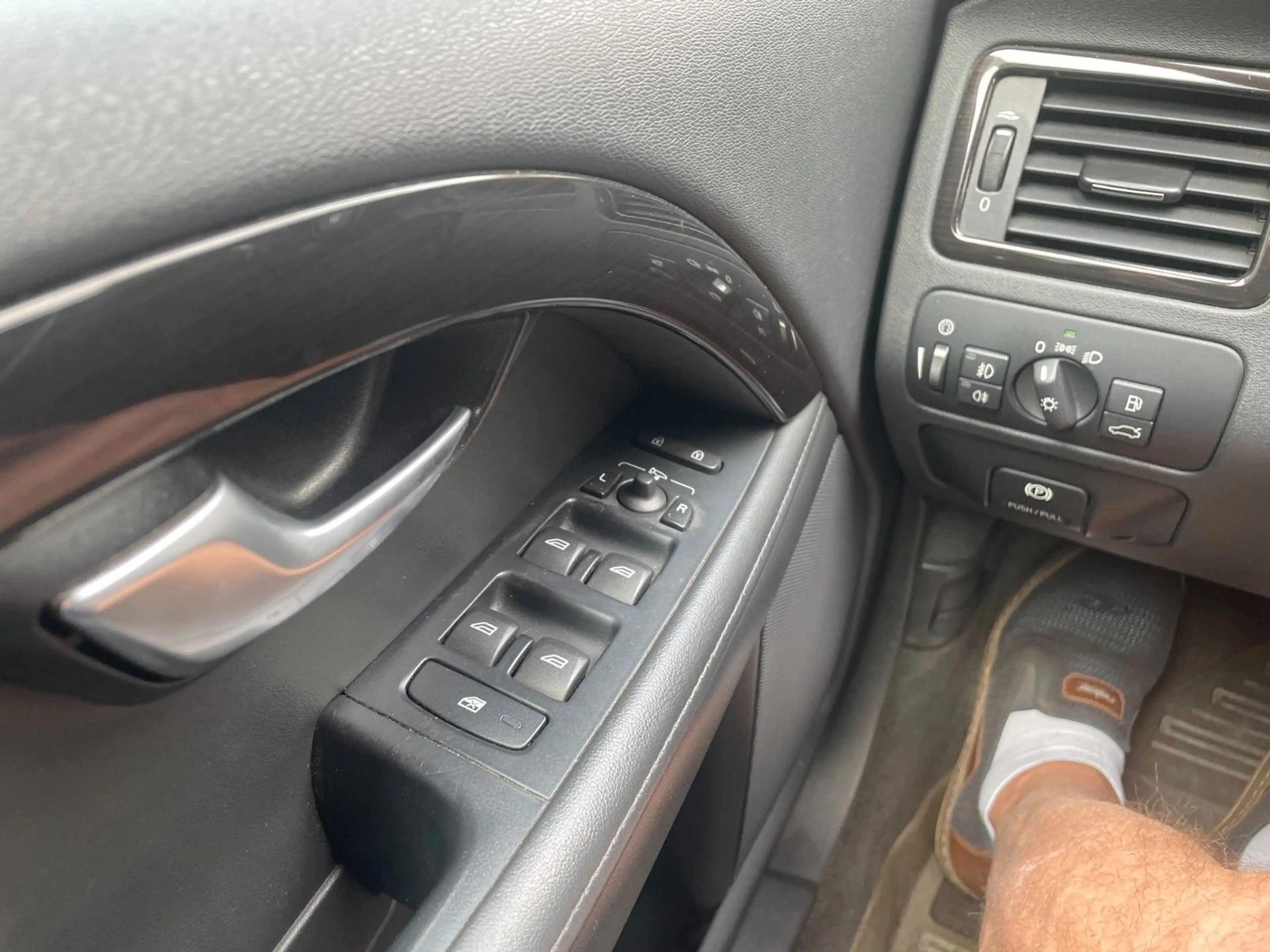 Volvo V70 D4 Kombi Momentum NAVI, Leder, AHK — photo 9