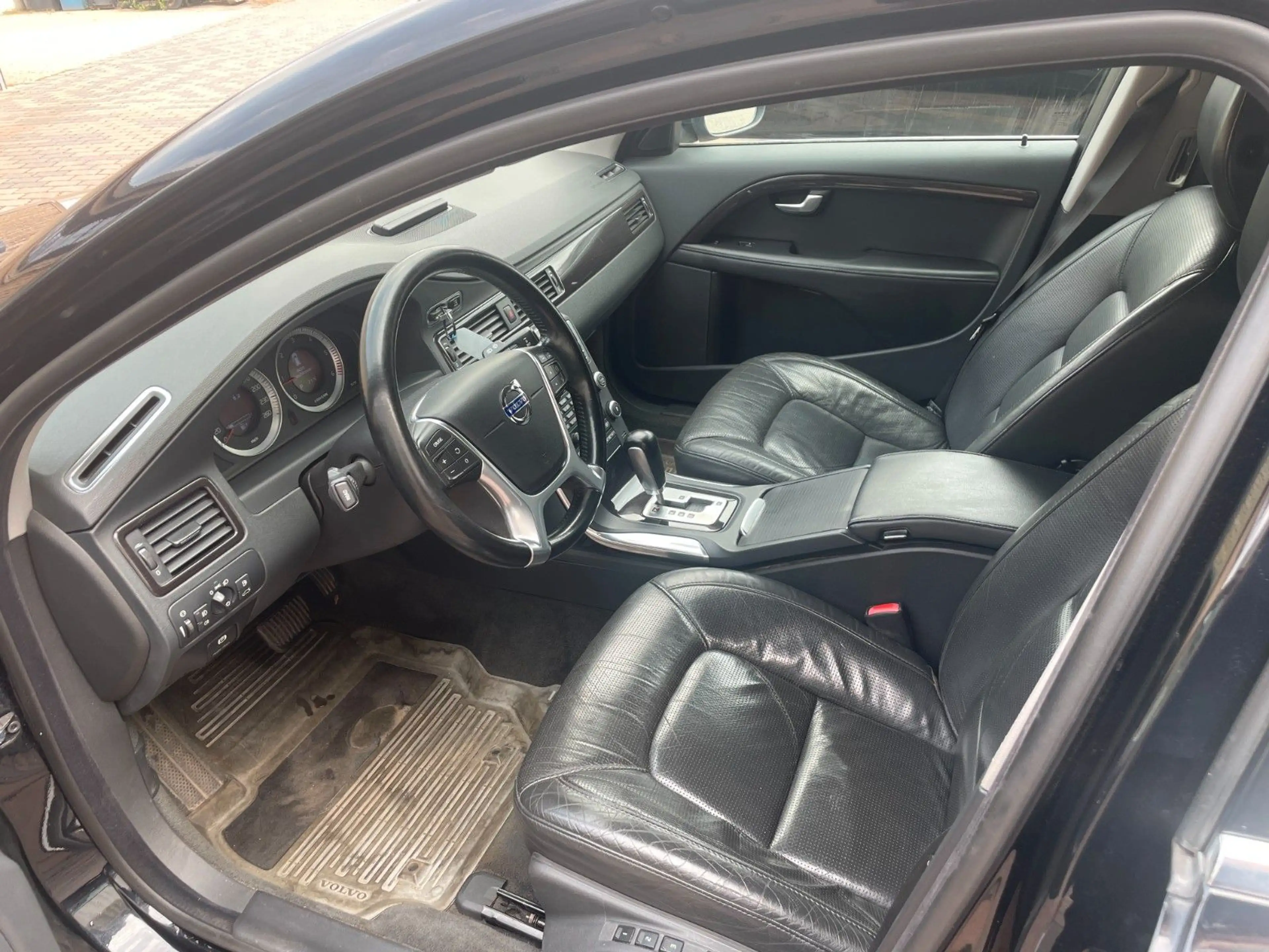 Volvo V70 D4 Kombi Momentum NAVI, Leder, AHK — photo 10