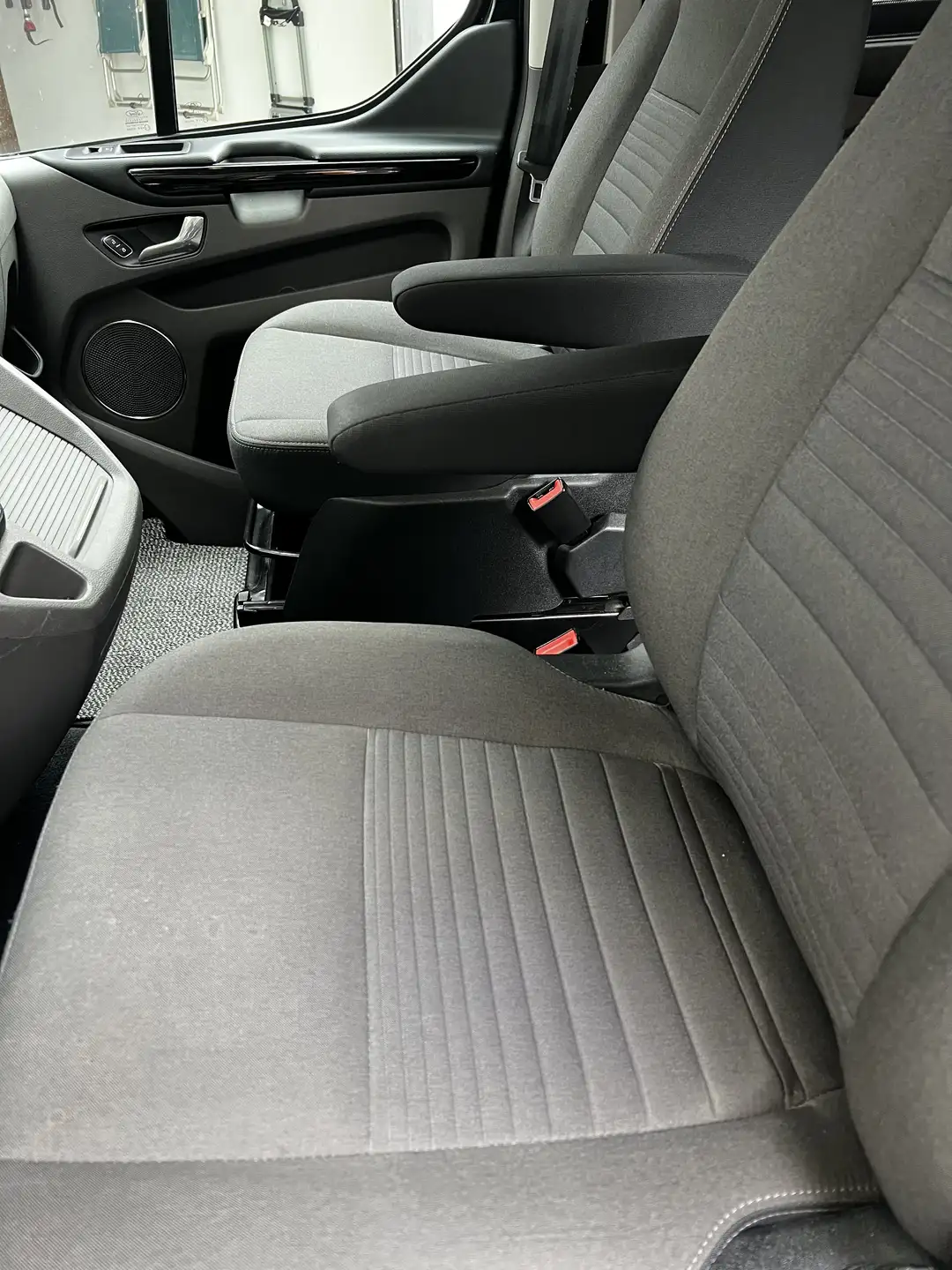 포드 Tourneo Custom 2.0 TDCi 2020 블랙 사진 7