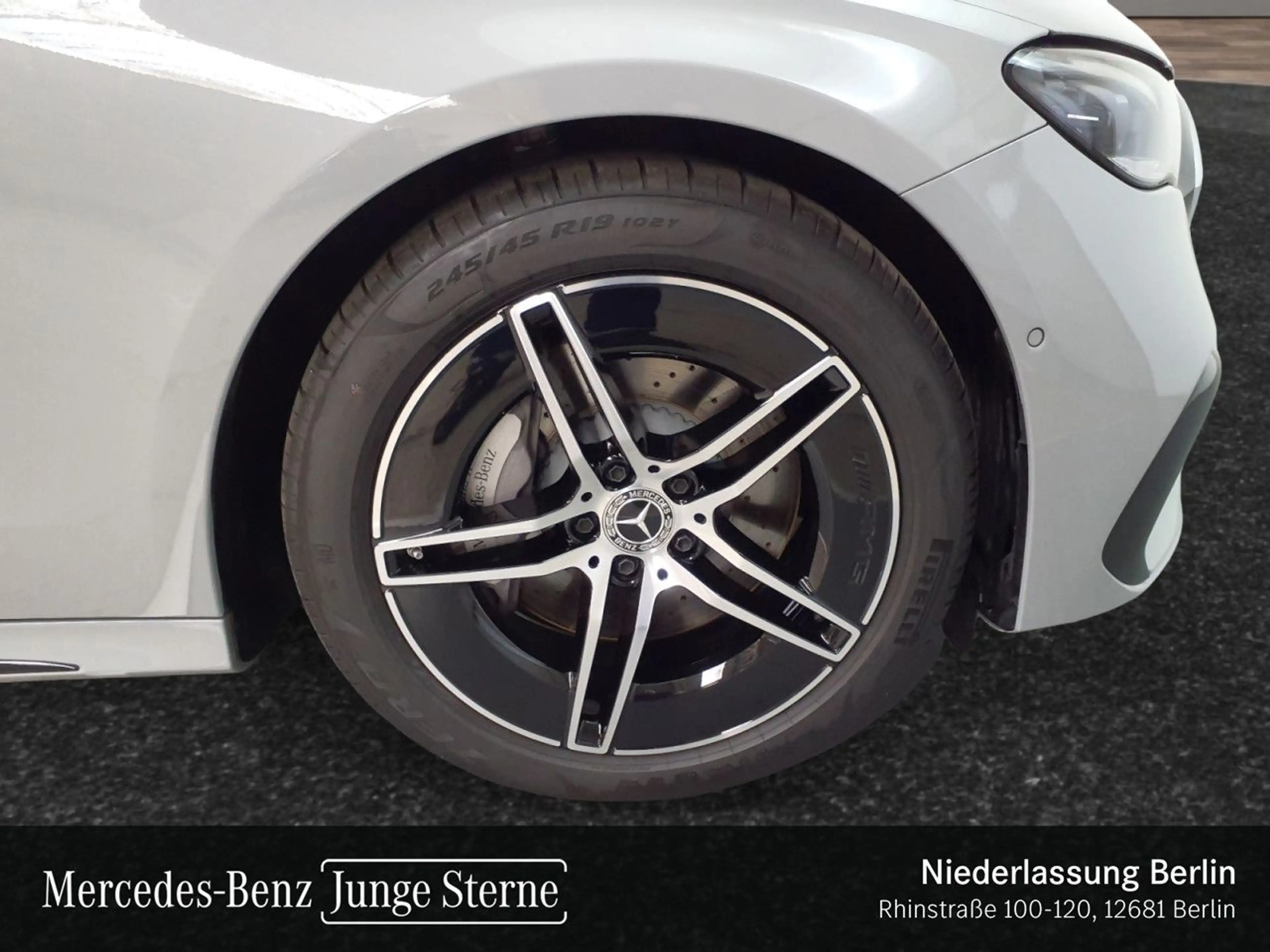 Mercedes-Benz E 300 de T AMG Fahrass 360° Burmester Distr. AHK — photo 6